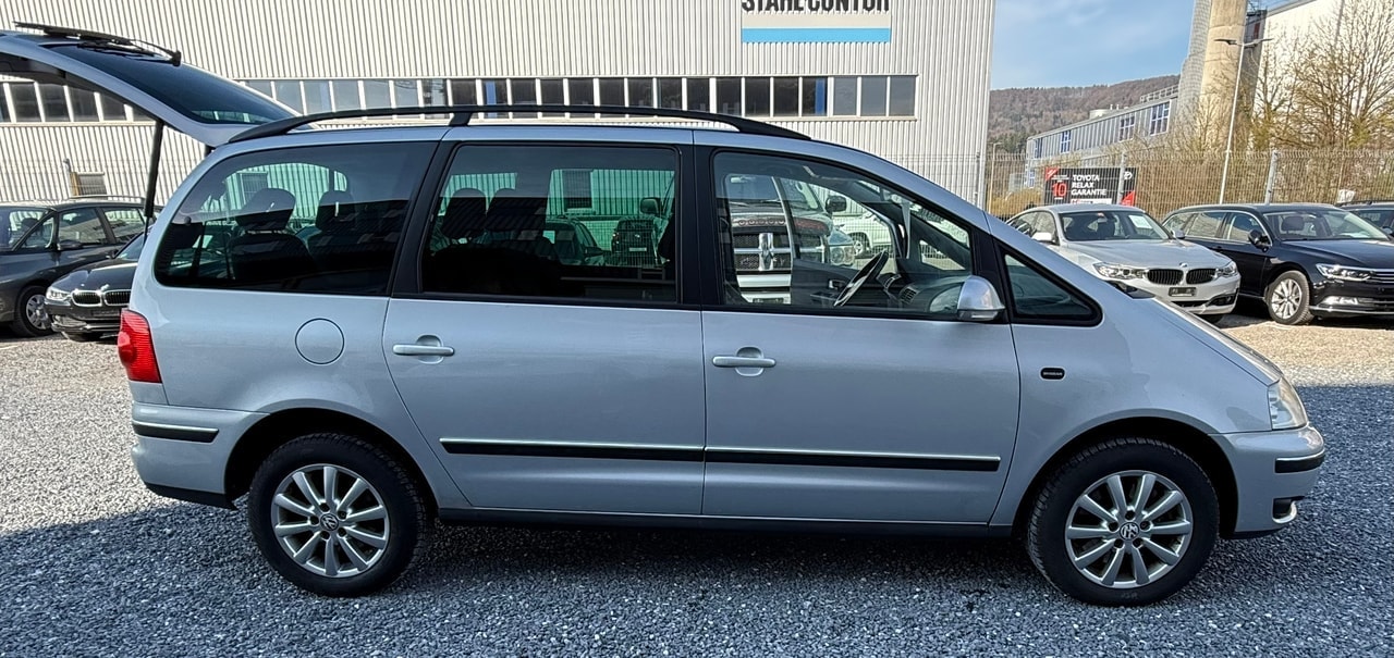 VW Sharan 1.8 T Comfortline Automatic-image-2