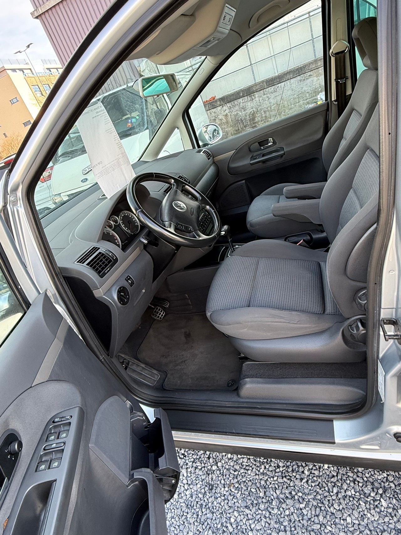VW Sharan 1.8 T Comfortline Automatic-image-11