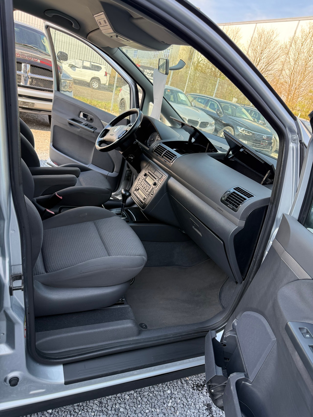 VW Sharan 1.8 T Comfortline Automatic-image-9