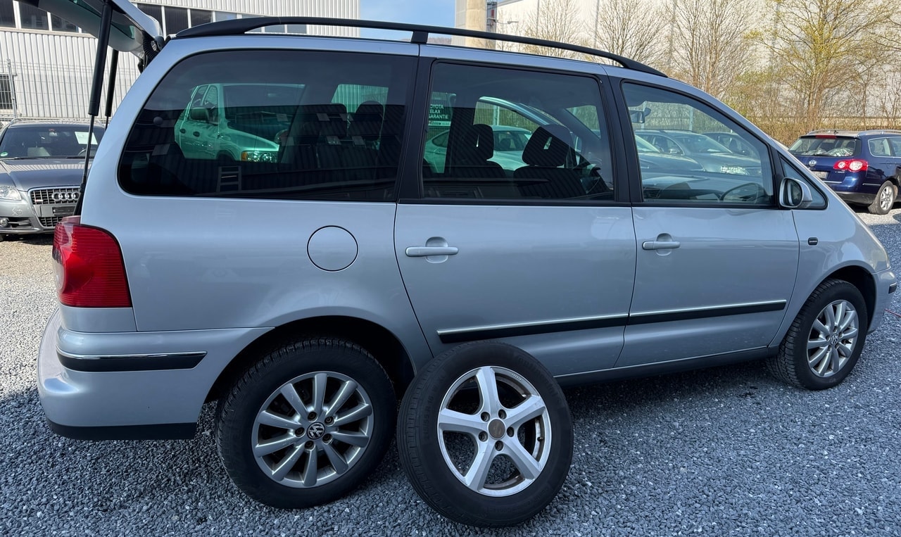 VW Sharan 1.8 T Comfortline Automatic-image-14