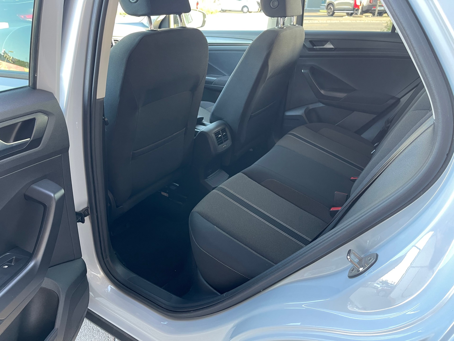 VW T-Roc 1.0 TSI Advance-image-13
