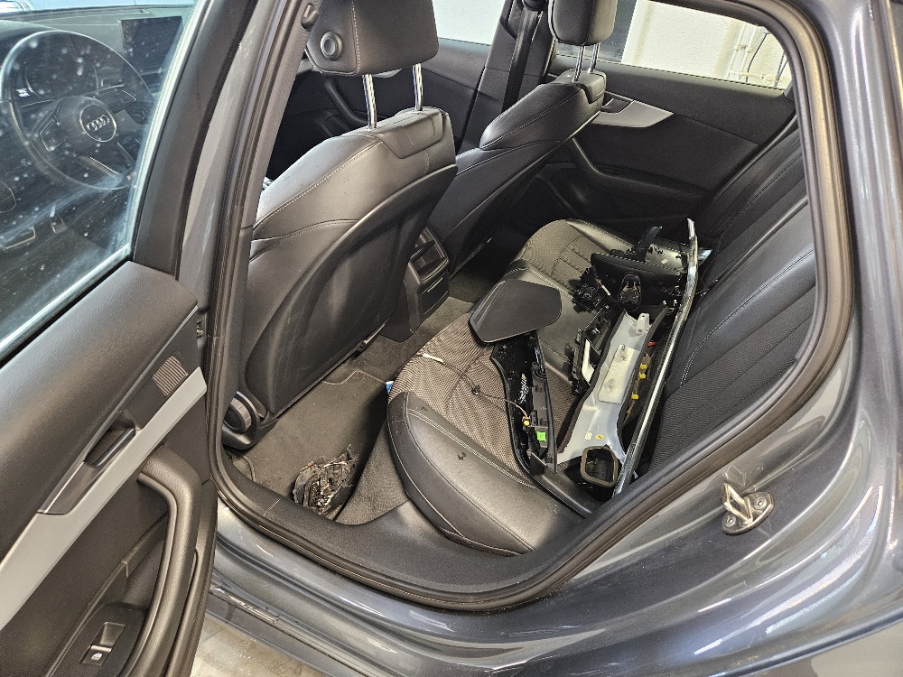 AUDI A4 Avant 2.0 TDI Sport quattro S-tronic-image-12