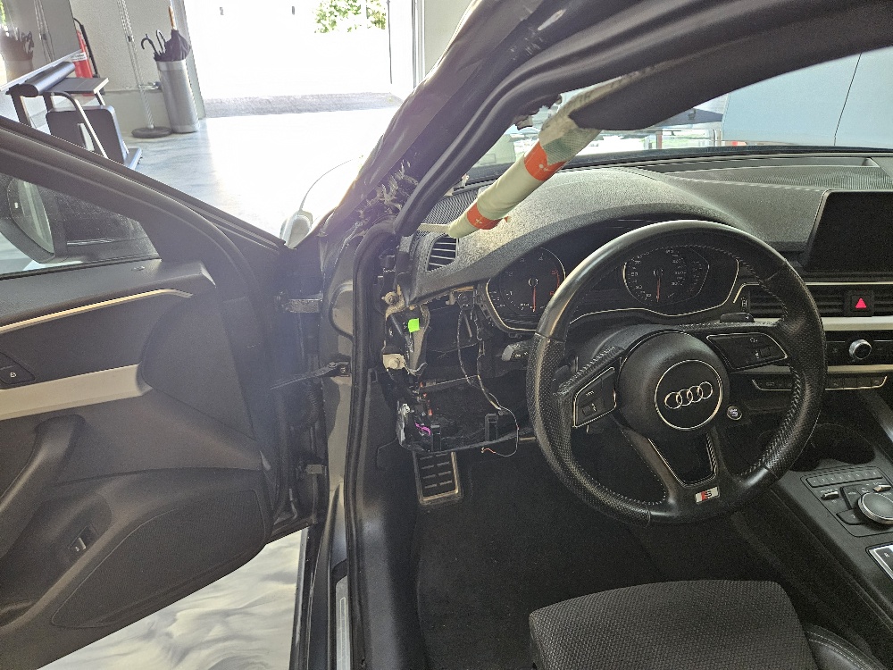 AUDI A4 Avant 2.0 TDI Sport quattro S-tronic-image-23