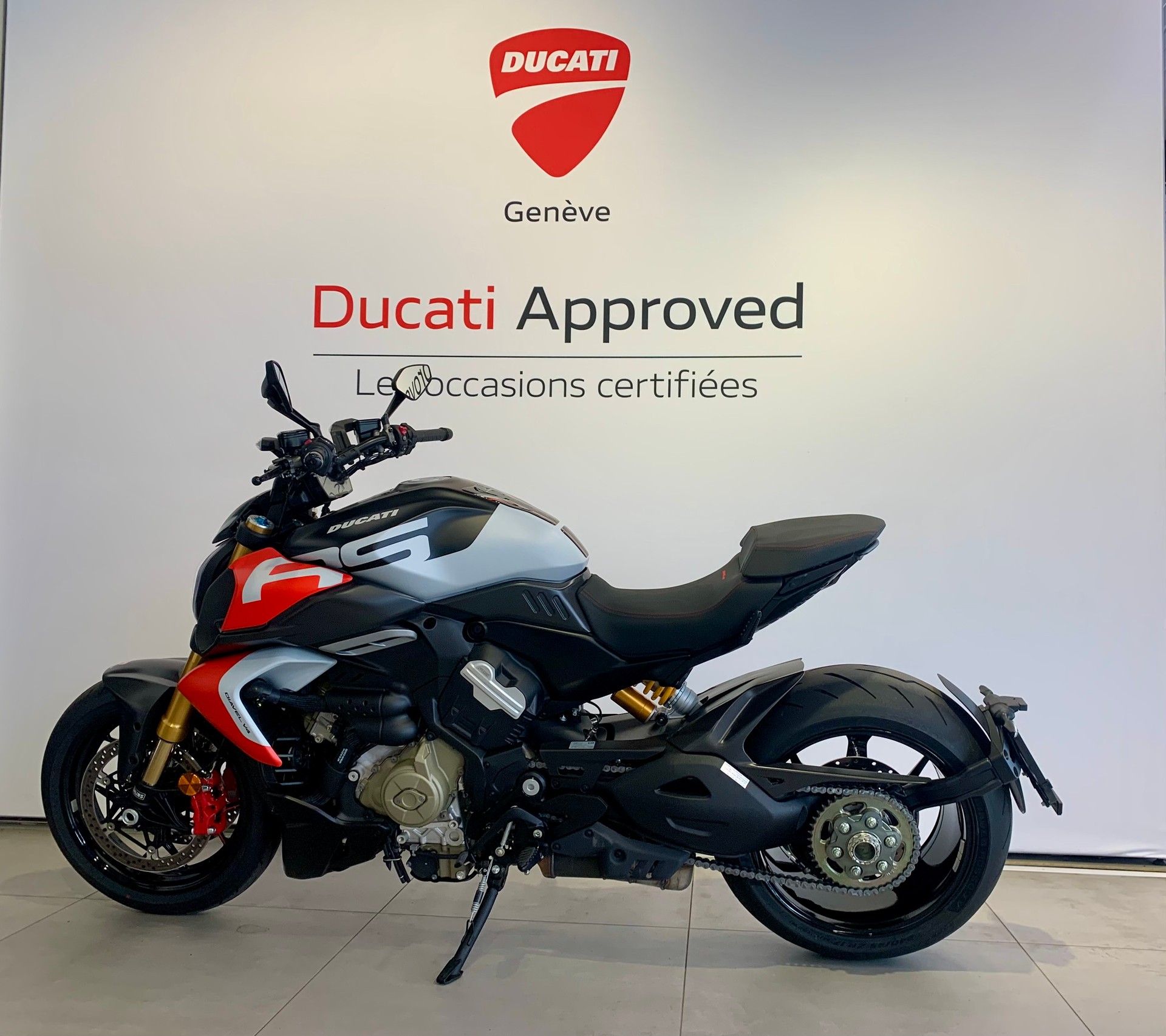 DUCATI Diavel V4 RS-showroom-element-1