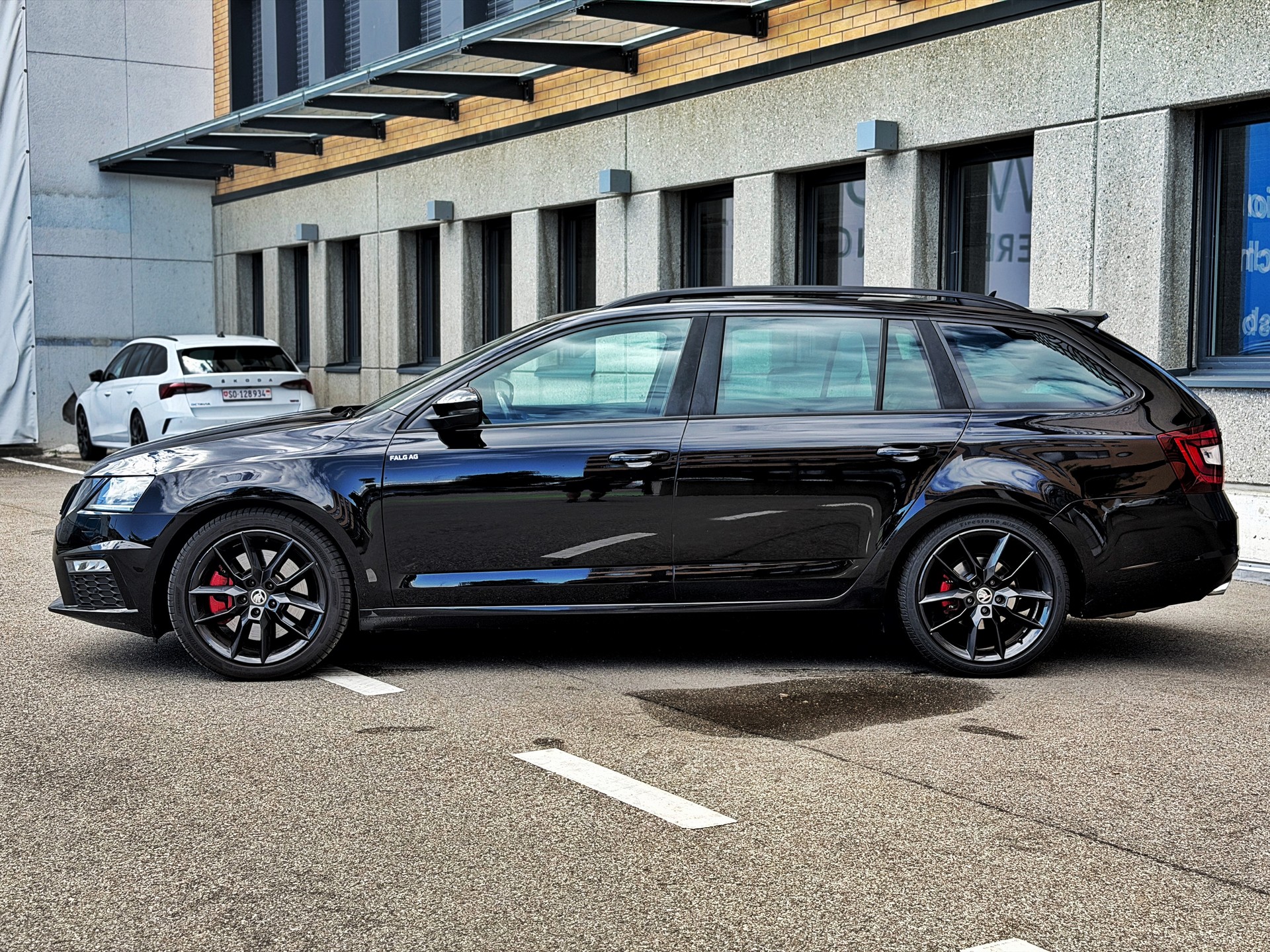 SKODA Octavia Combi 2.0 TSI RS Value DSG-showroom-element-1