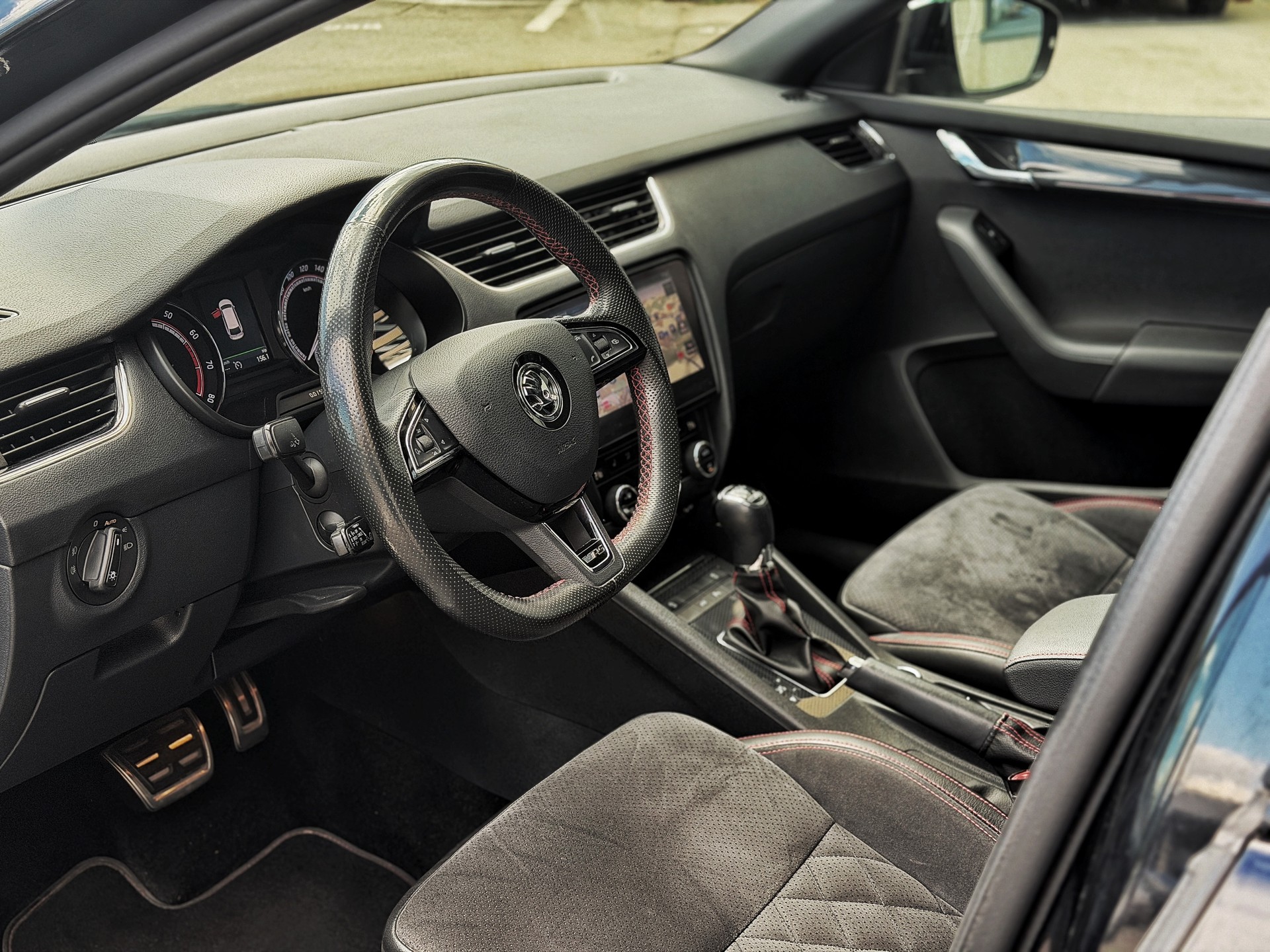 SKODA Octavia Combi 2.0 TSI RS Value DSG-image-10