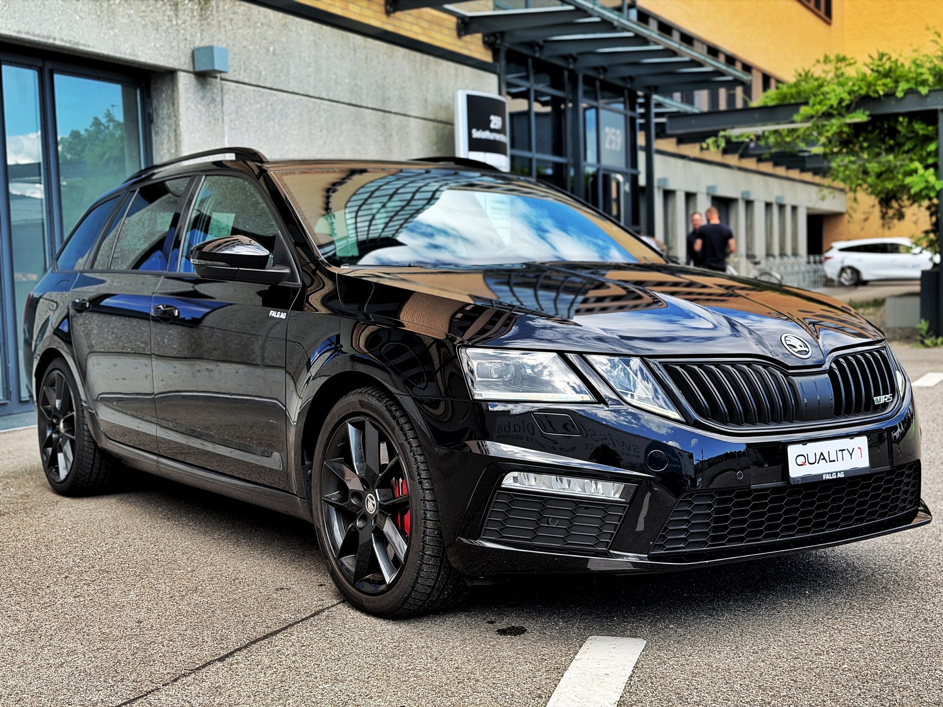 SKODA Octavia Combi 2.0 TSI RS Value DSG-image-5