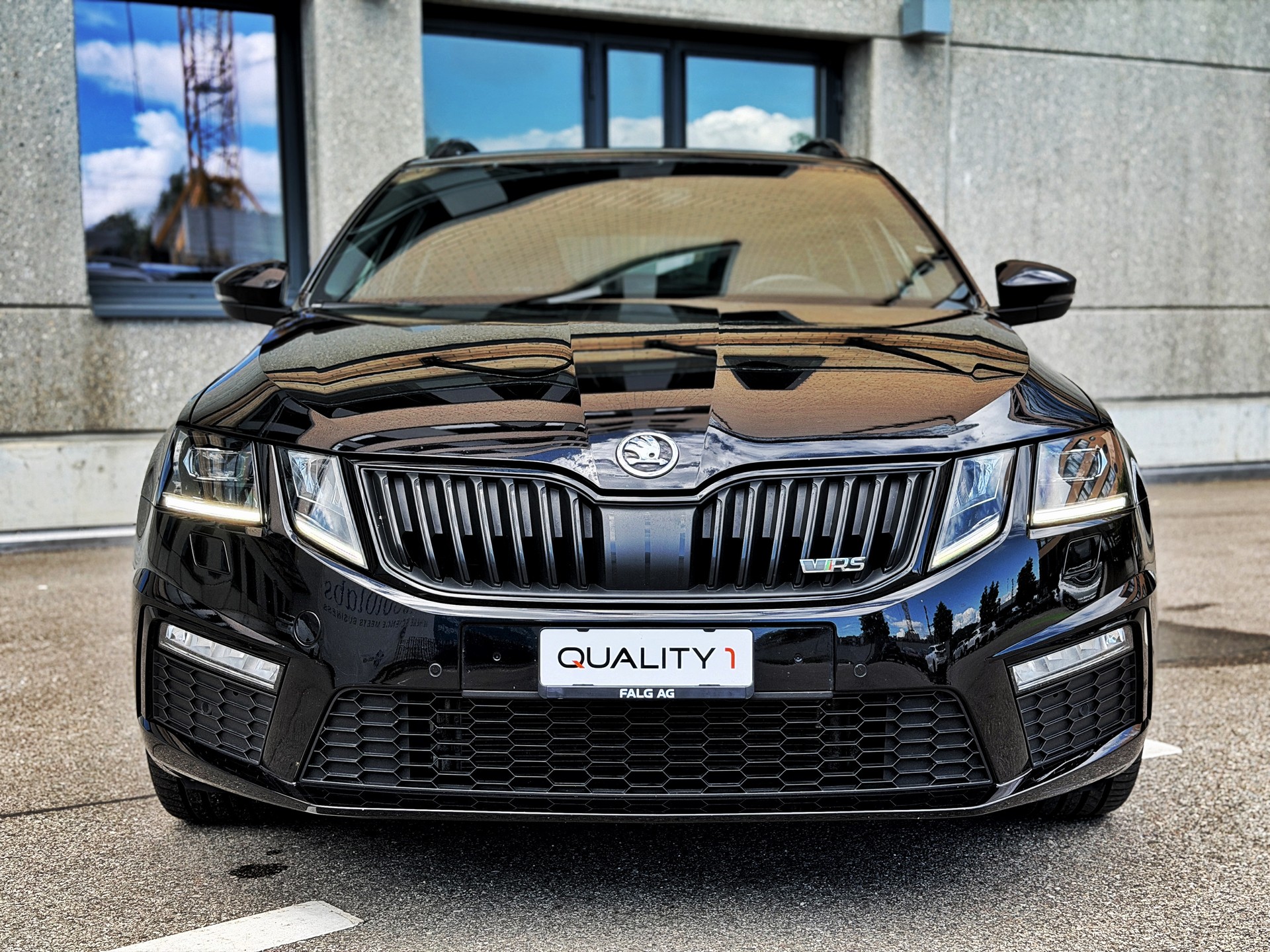 SKODA Octavia Combi 2.0 TSI RS Value DSG-image-4