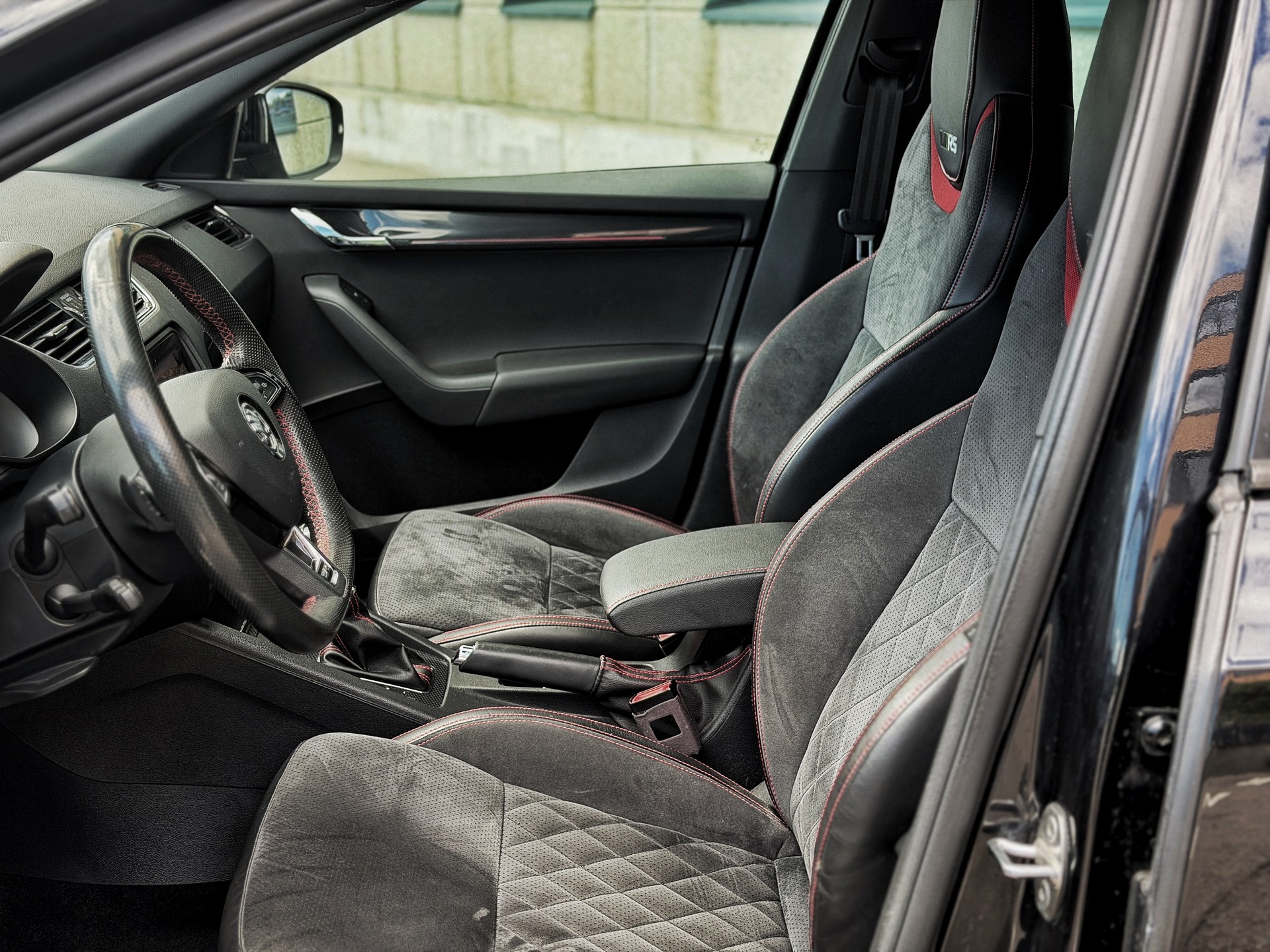SKODA Octavia Combi 2.0 TSI RS Value DSG-image-15