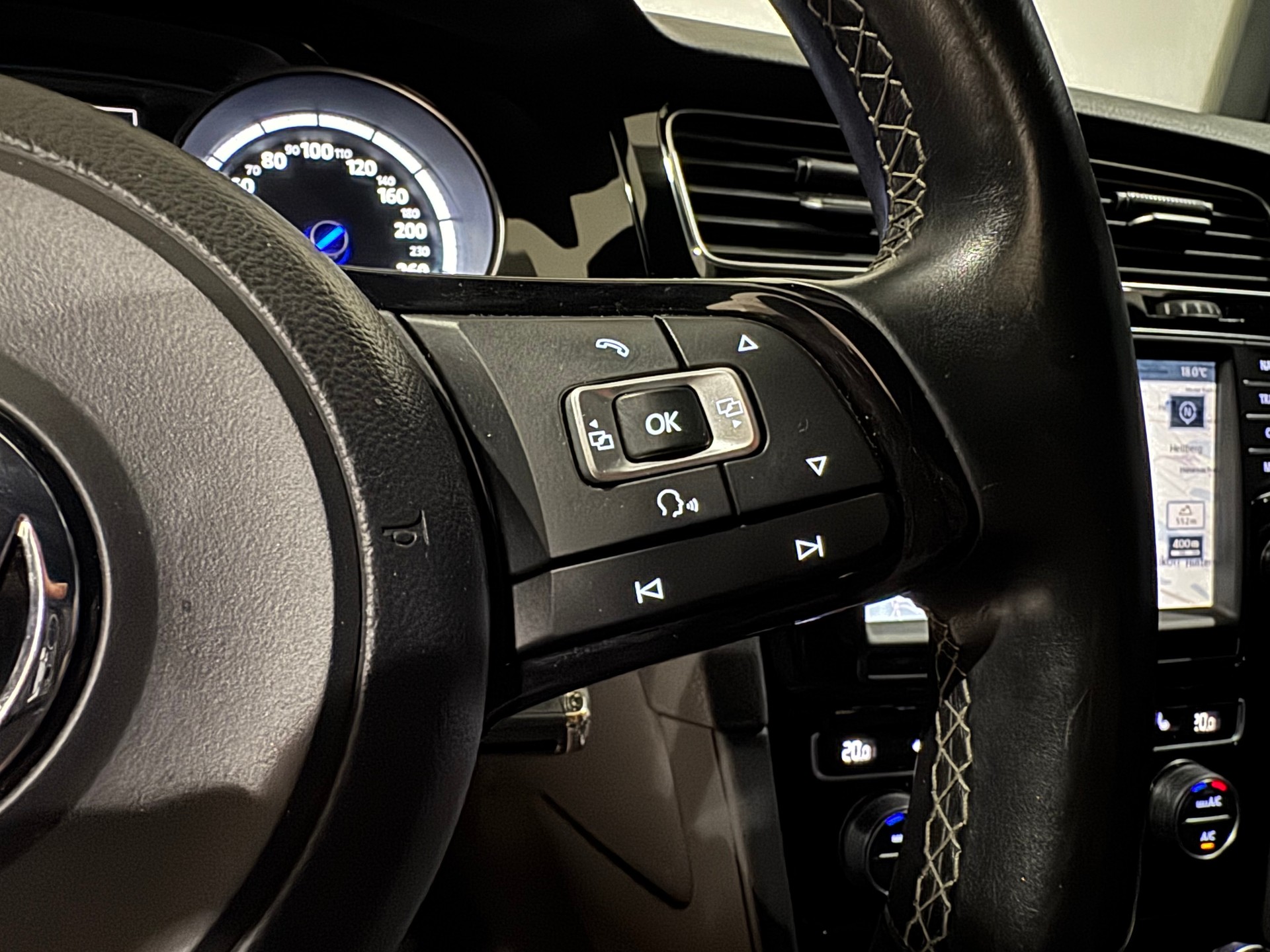 VW Golf 2.0 TSI R 4Motion DSG | CH |-image-19