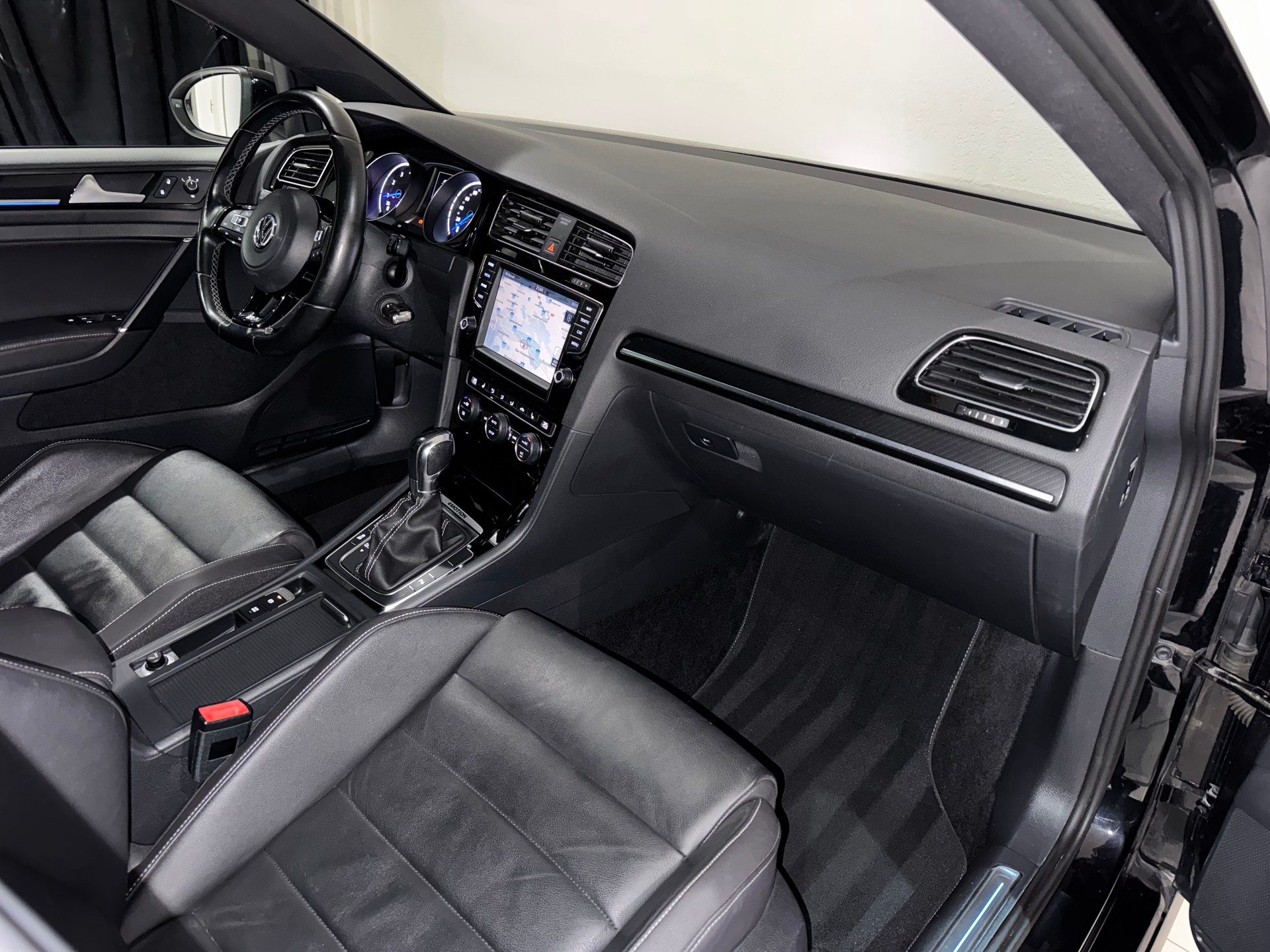 VW Golf 2.0 TSI R 4Motion DSG | CH |-image-11