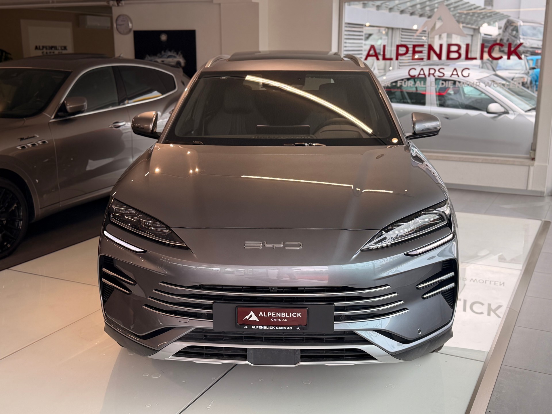 BYD Seal U DM-i Design AWD inkl. Gratis Service-showroom-element-3