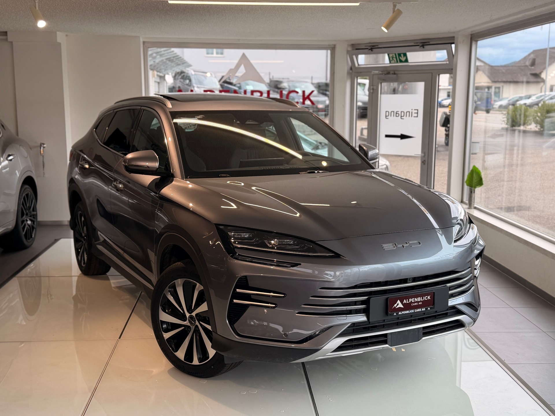 BYD Seal U DM-i Design AWD inkl. Gratis Service-showroom-element-1
