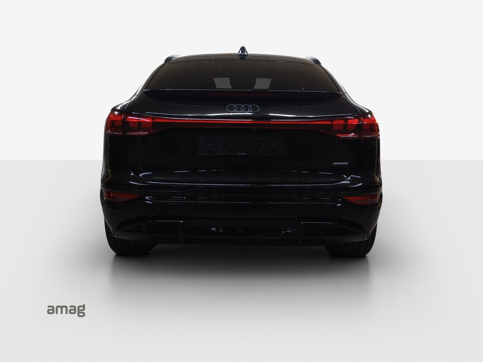 AUDI Q6 Sportback e-tron quattro-showroom-element-3