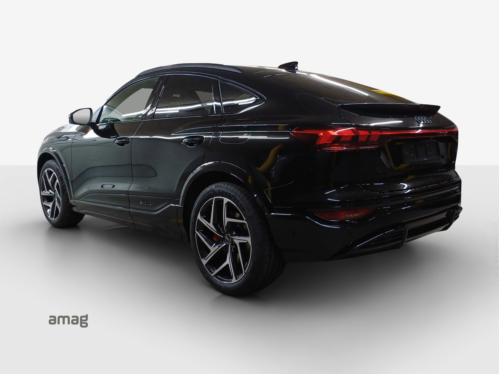AUDI Q6 Sportback e-tron quattro-showroom-element-2