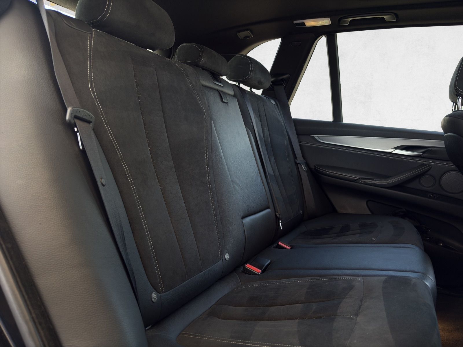 BMW X5 xDrive M50d Steptronic-image-16