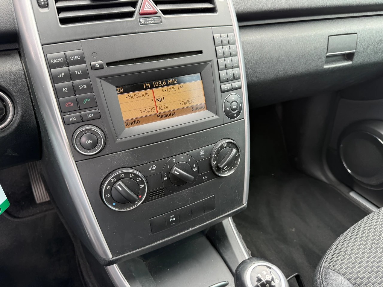 MERCEDES-BENZ A 180 CDI Avantgarde-image-11