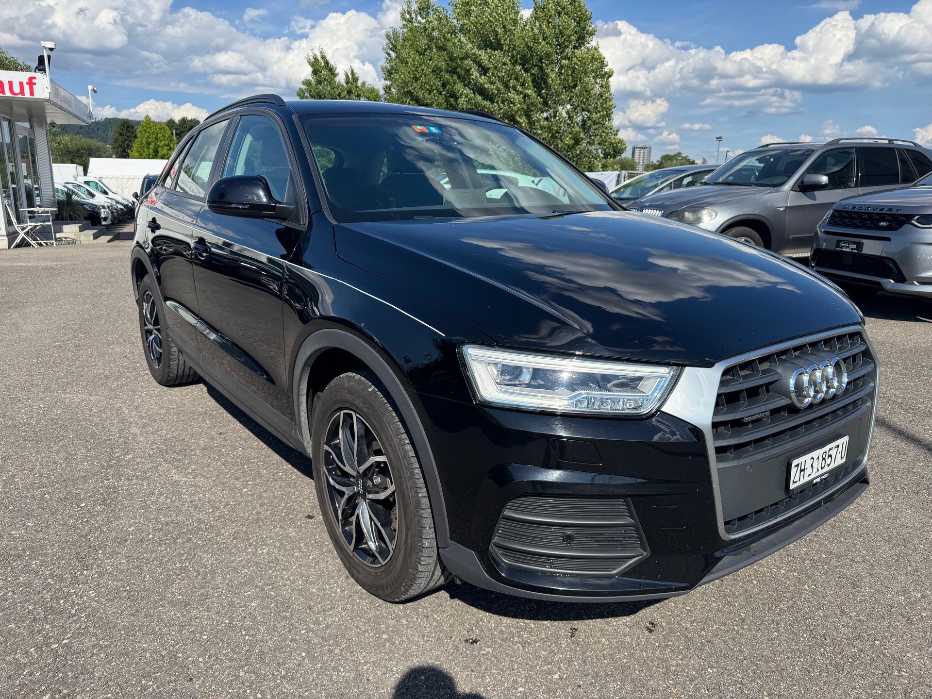 AUDI Q3 2.0 TDI quattro S-tronic-image-2