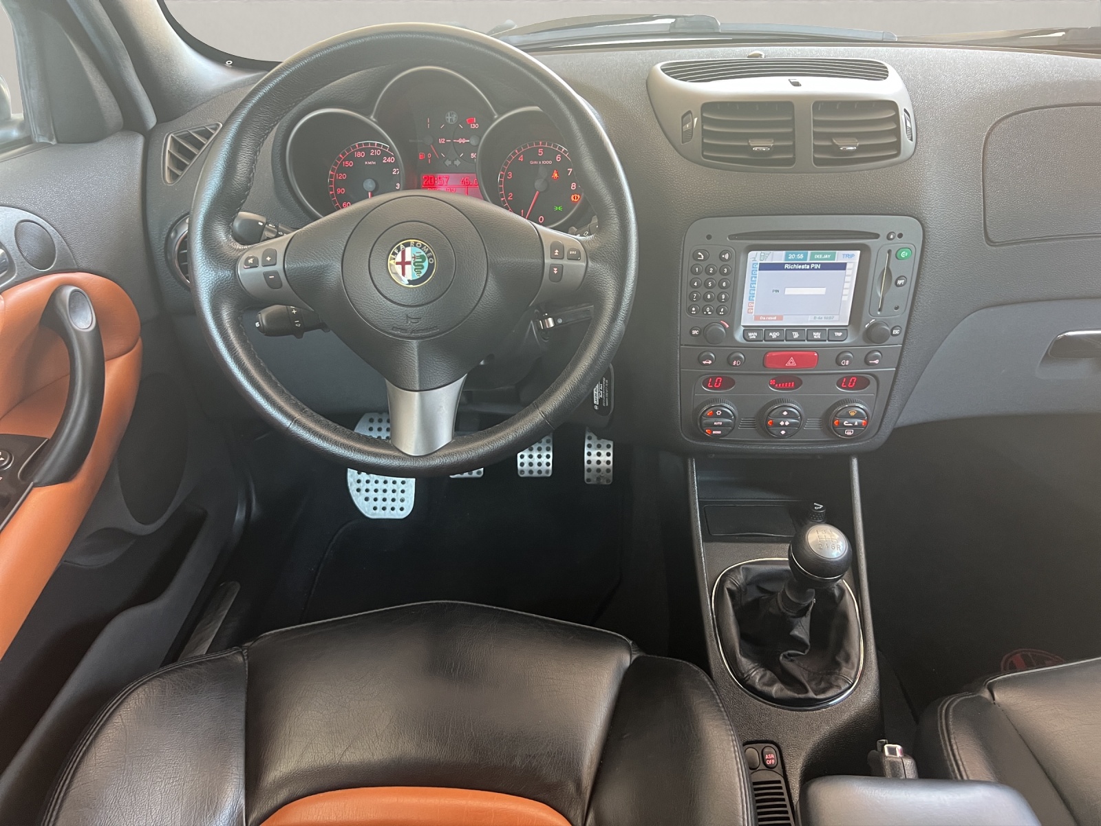 ALFA ROMEO 147 3.2 GTA-image-8