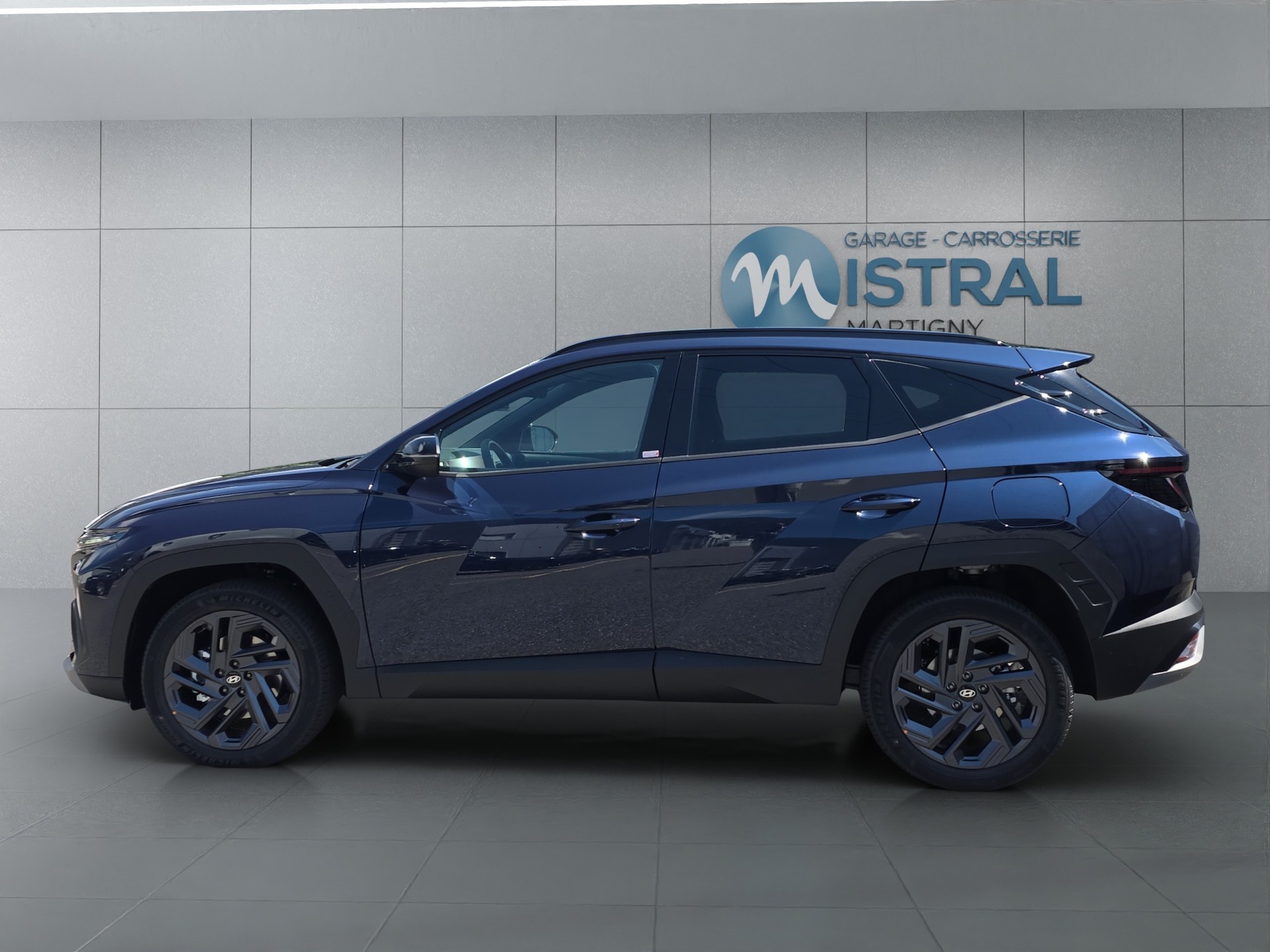 HYUNDAI Tucson 1.6 T-GDi HEV Origo Blackline 4WD-showroom-element-1