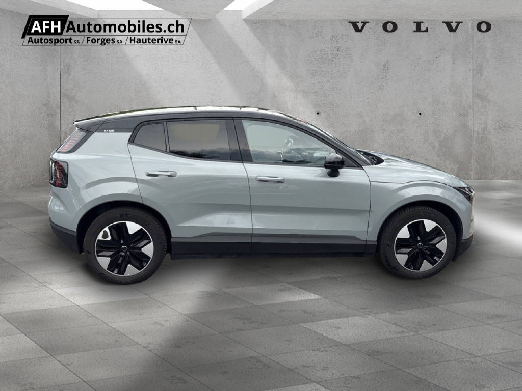 VOLVO EX 30 E60 Plus-showroom-element-3