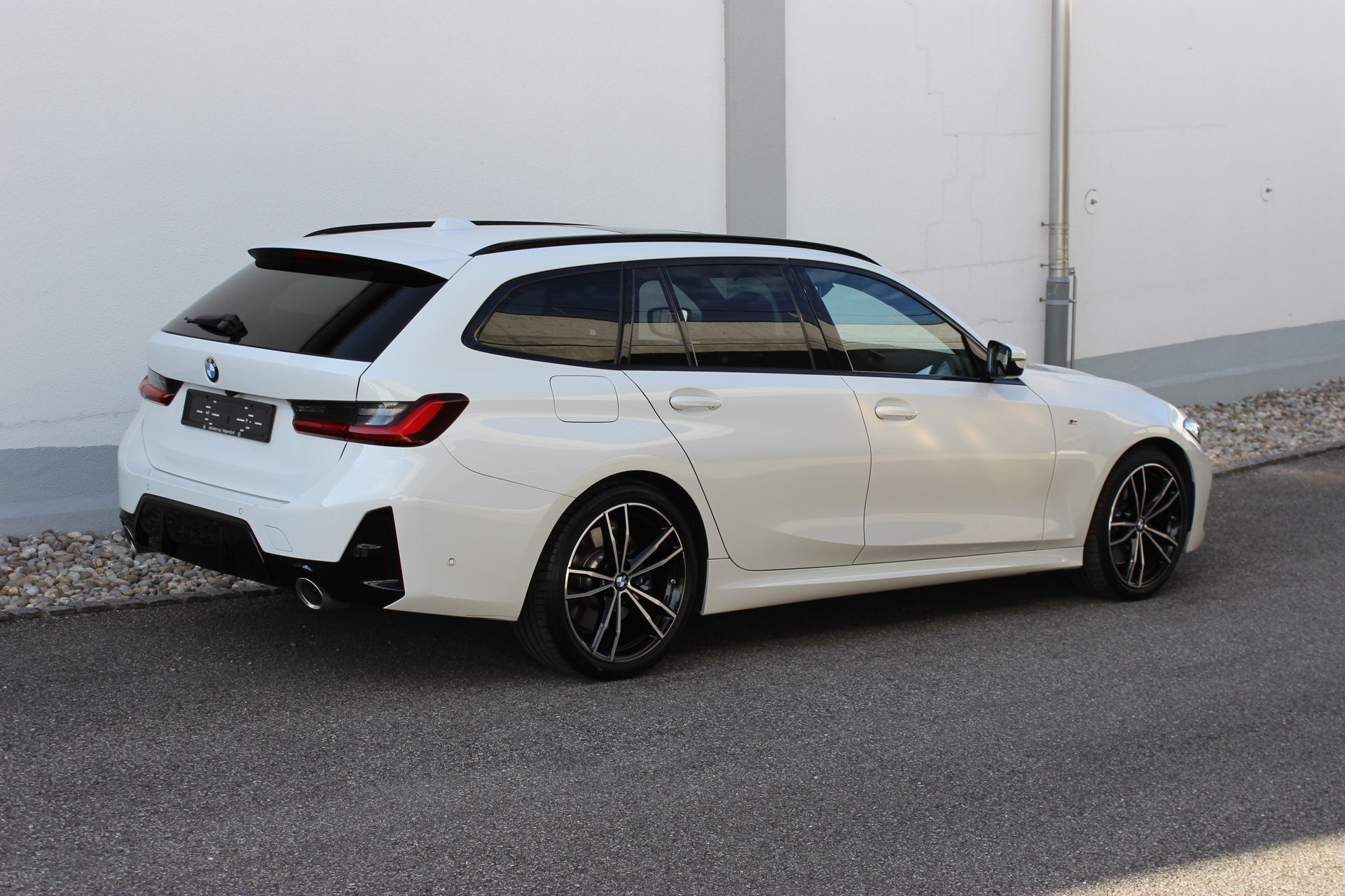 BMW 330i Touring xDrive M SPORTPAKET-image-4