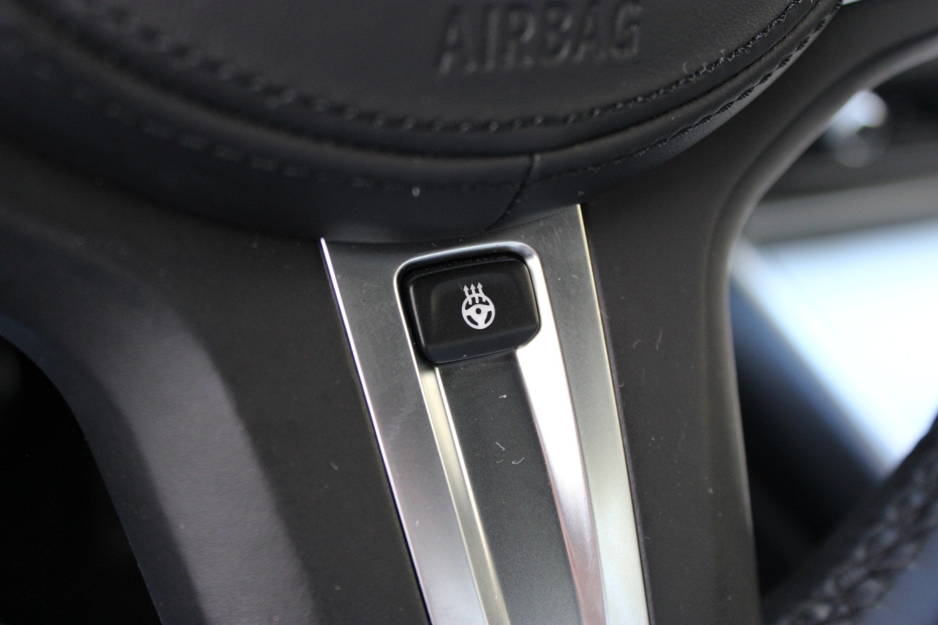 BMW 330i Touring xDrive M SPORTPAKET-image-22