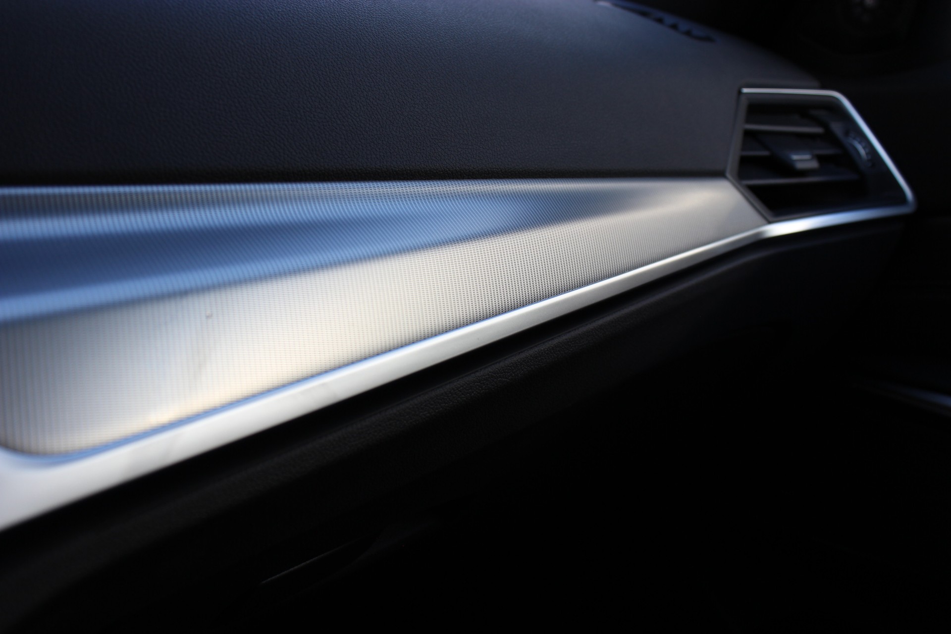 BMW 330i Touring xDrive M SPORTPAKET-image-24