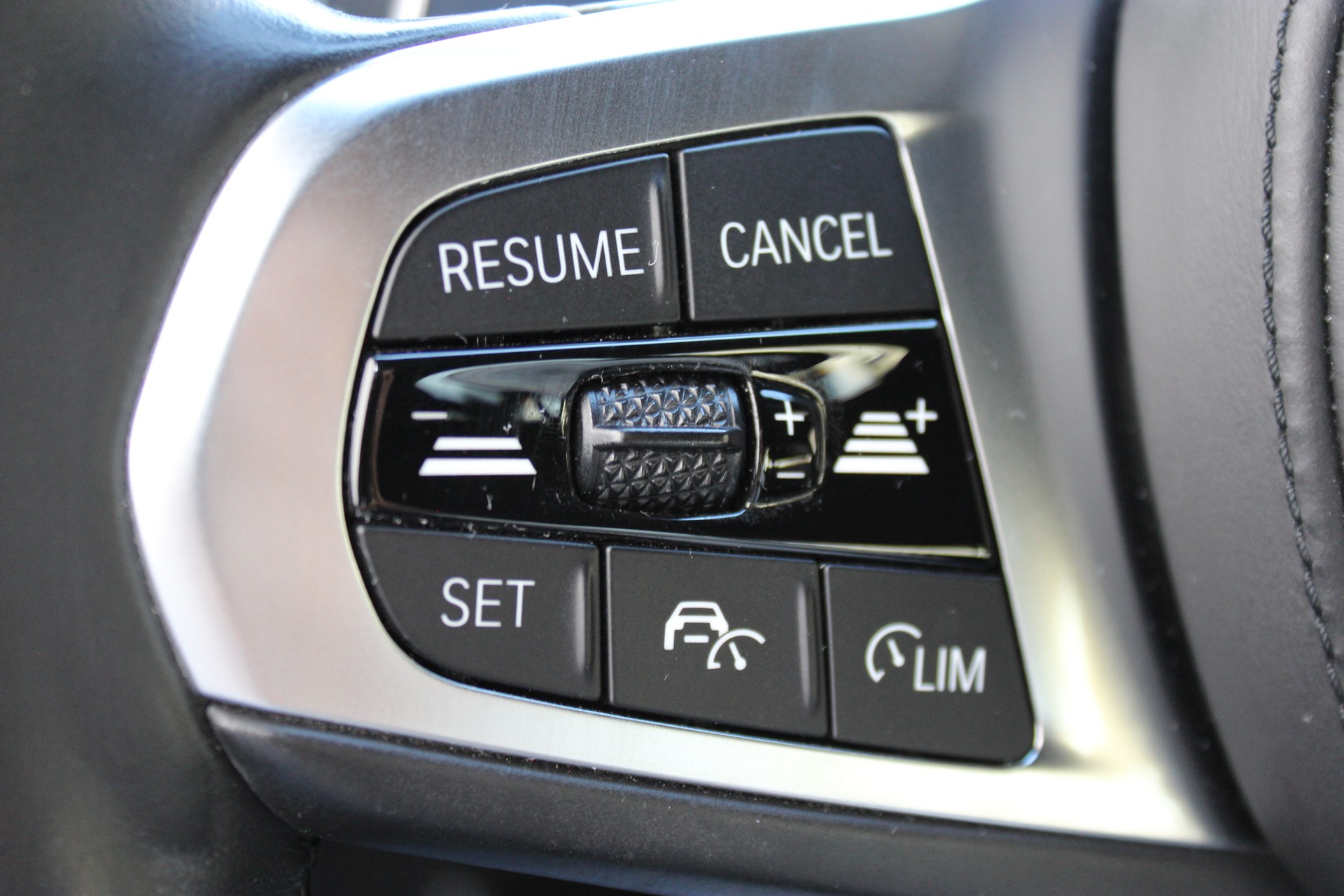 BMW 330i Touring xDrive M SPORTPAKET-image-13