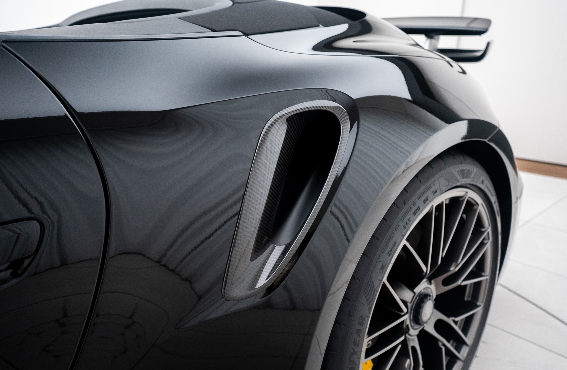 PORSCHE 911 Turbo S Cabriolet PDK-image-23