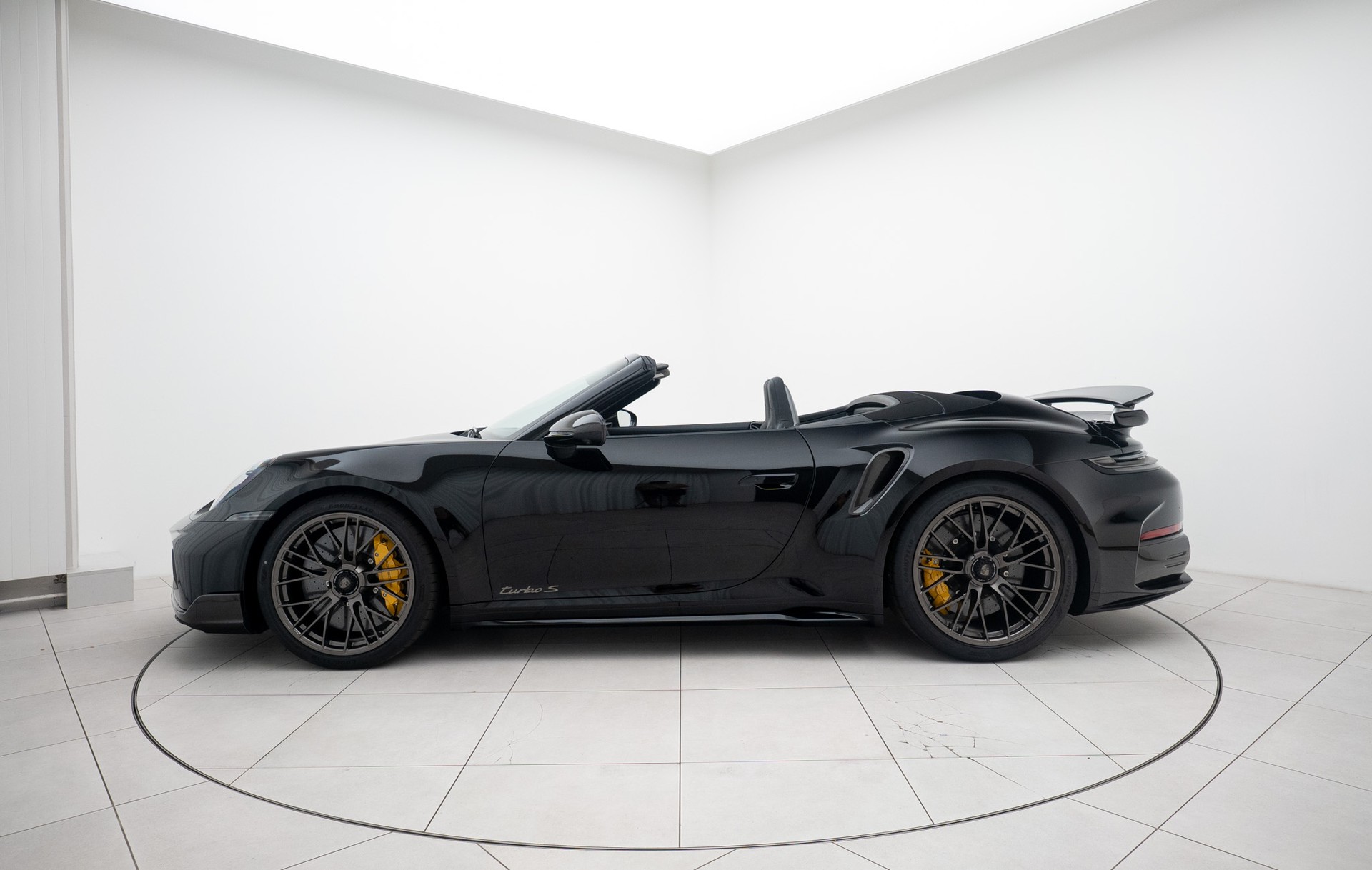 PORSCHE 911 Turbo S Cabriolet PDK-showroom-element-1