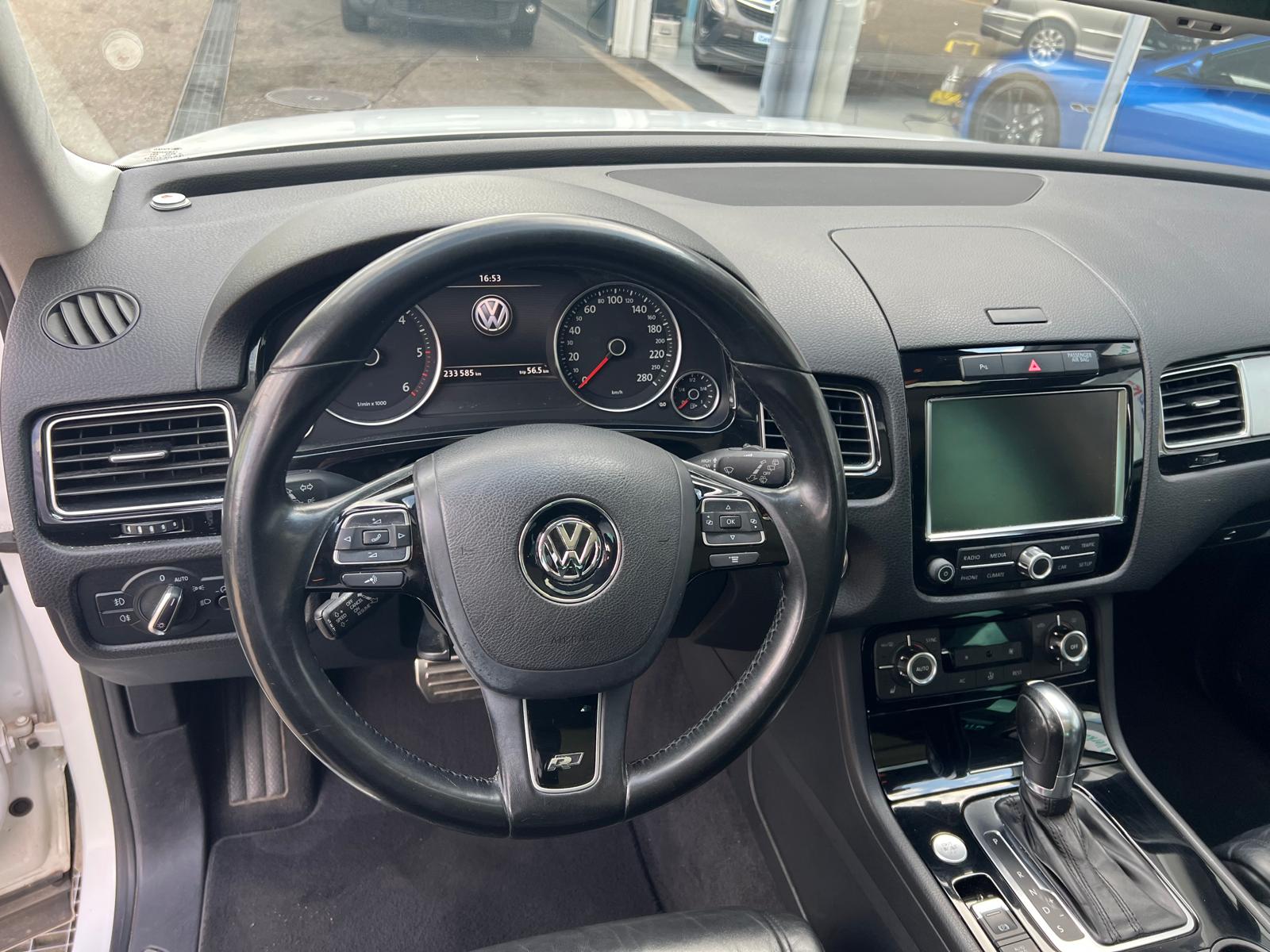 VW Touareg 3.0 TDI BlueMotion Technology Tiptronic-image-12