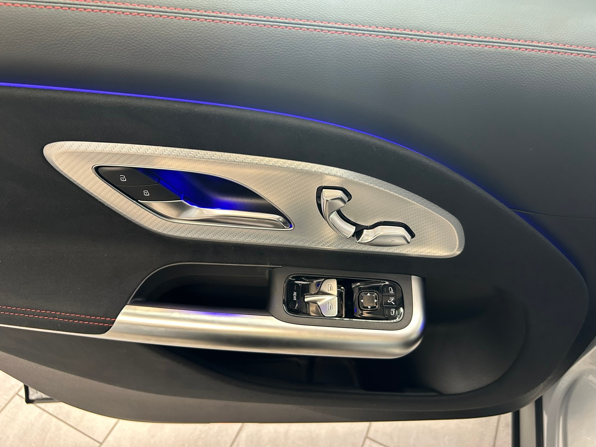 MERCEDES-BENZ GLB 350 EQ 4Matic AMG Line-image-16