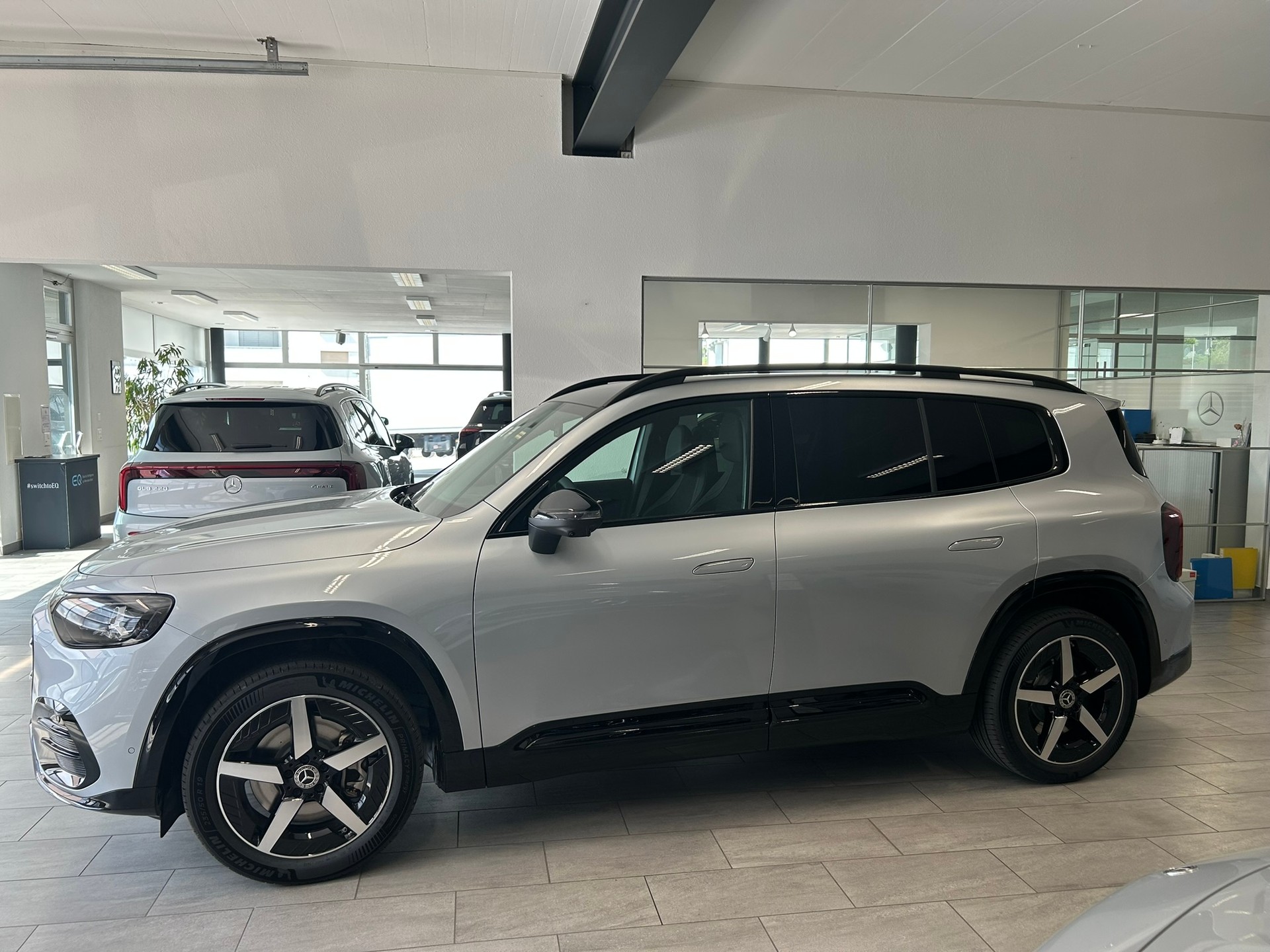 MERCEDES-BENZ GLB 350 EQ 4Matic AMG Line-showroom-element-3