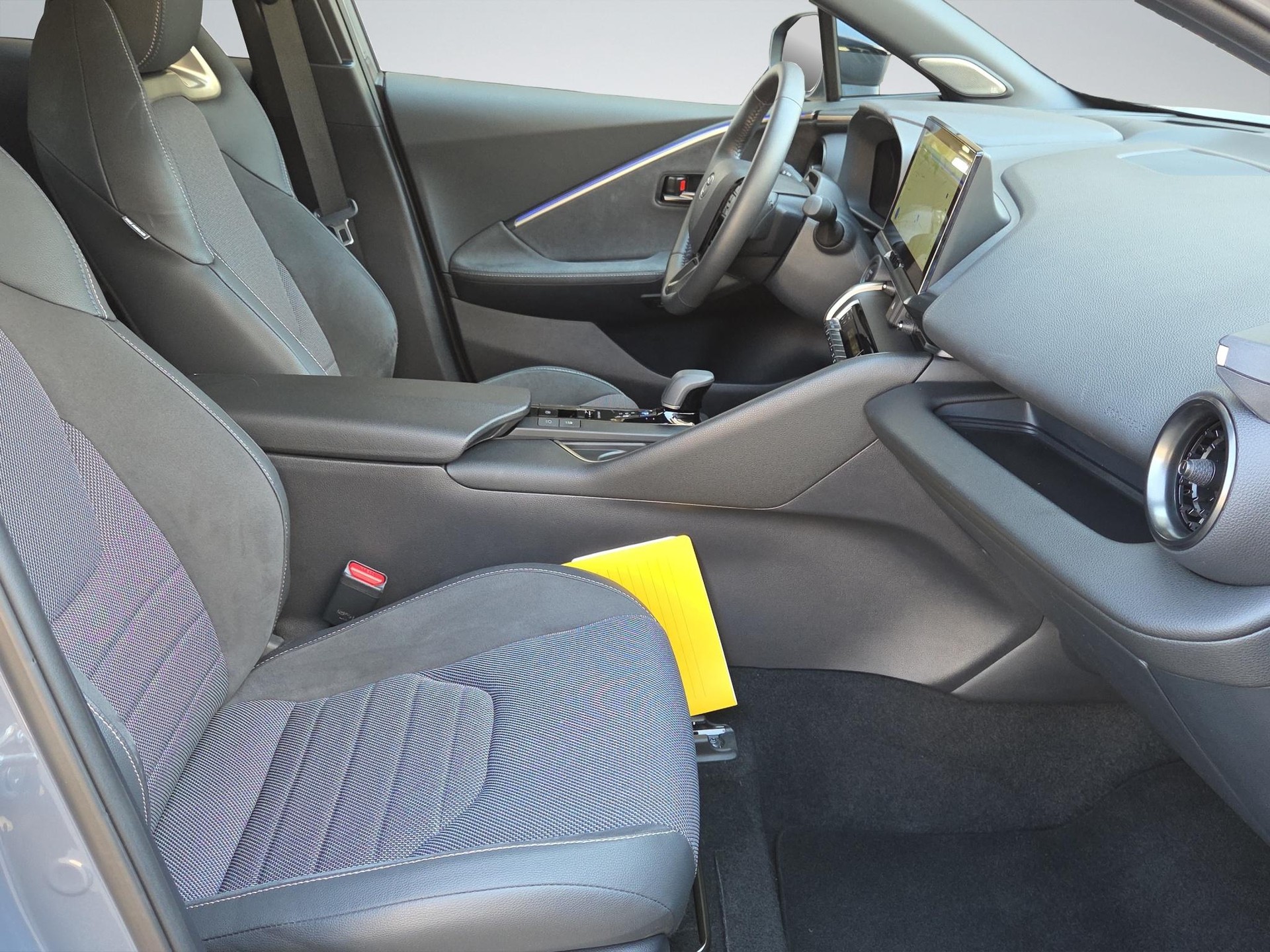 TOYOTA C-HR 2.0 HEV Style 4x4-image-15