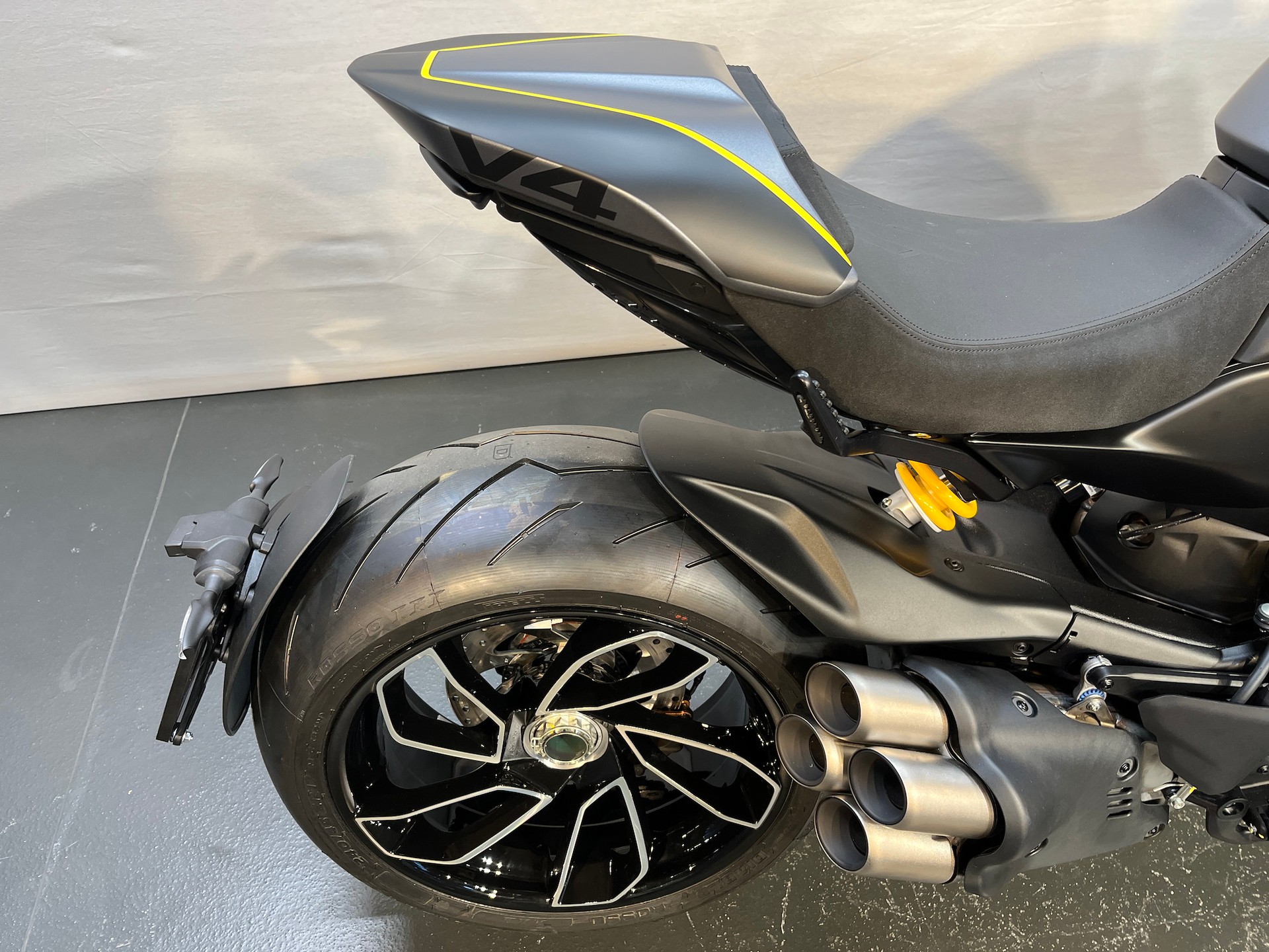 DUCATI Diavel V4-image-4