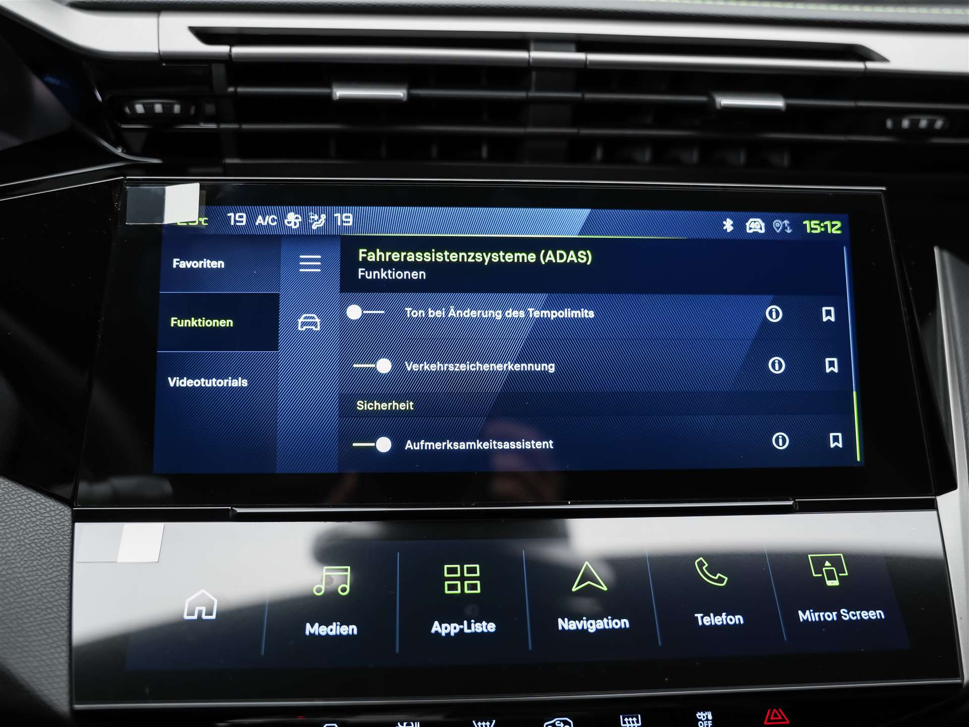 PEUGEOT 308 1.2 HEV 145 GT *Werksgarantie*Abstandsregler*-image-33