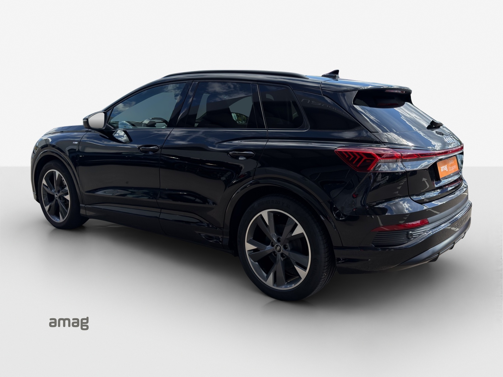 AUDI Q4 e-tron 40-showroom-element-2