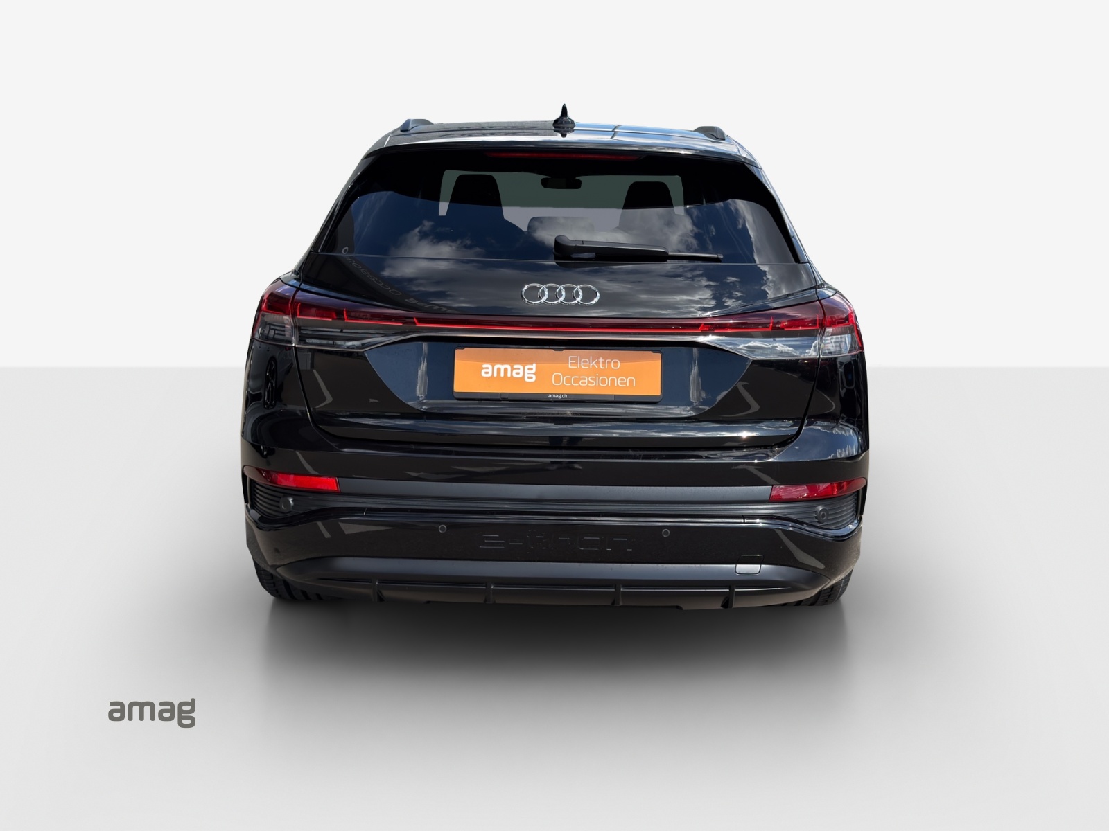 AUDI Q4 e-tron 40-showroom-element-3