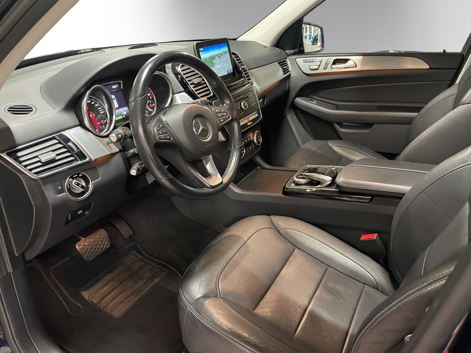 MERCEDES-BENZ GLE 500 e 4Matic 7G-Tronic-image-8