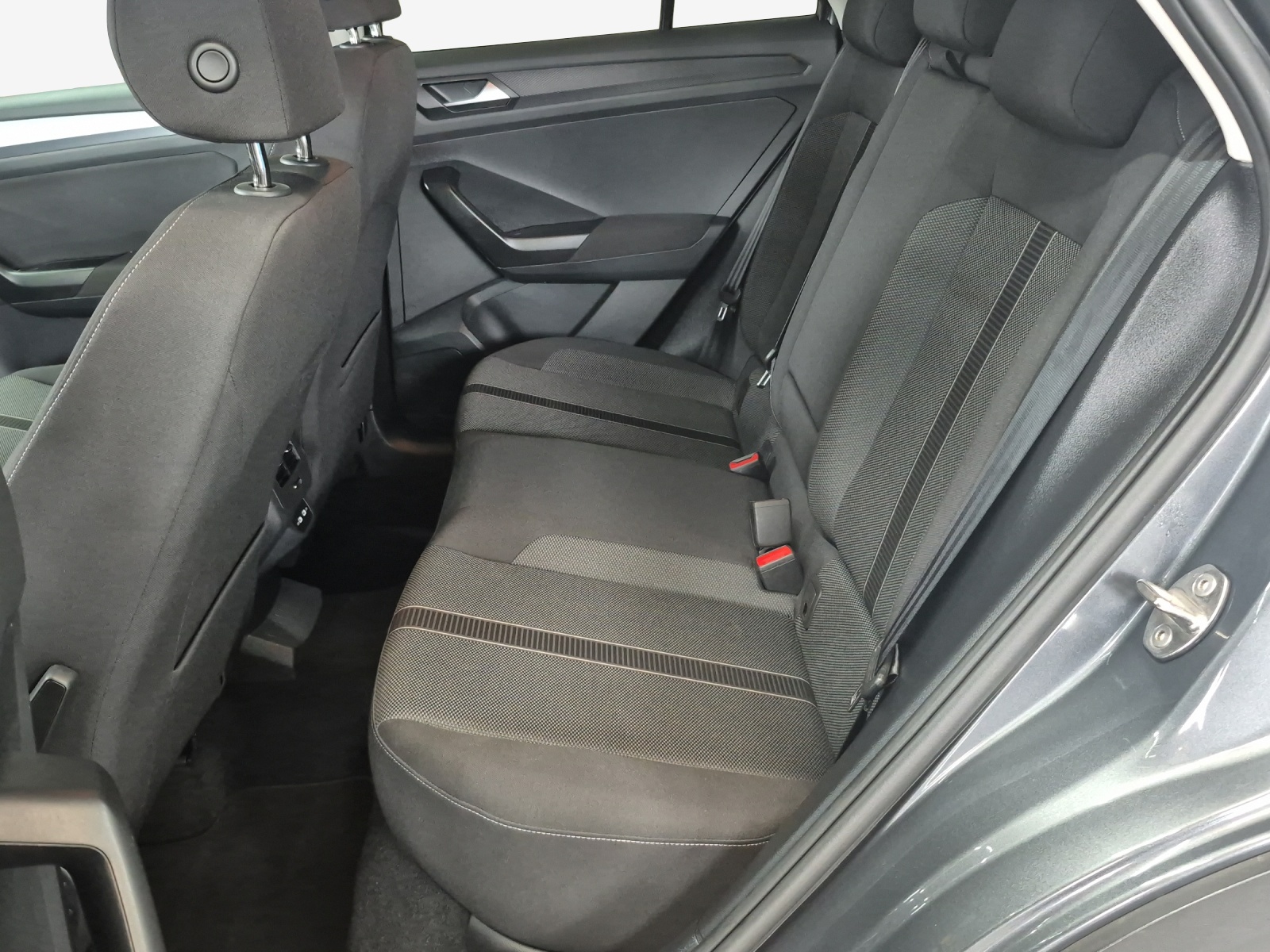 VW T-Roc 1.5 TSI EVO Life DSG-image-11