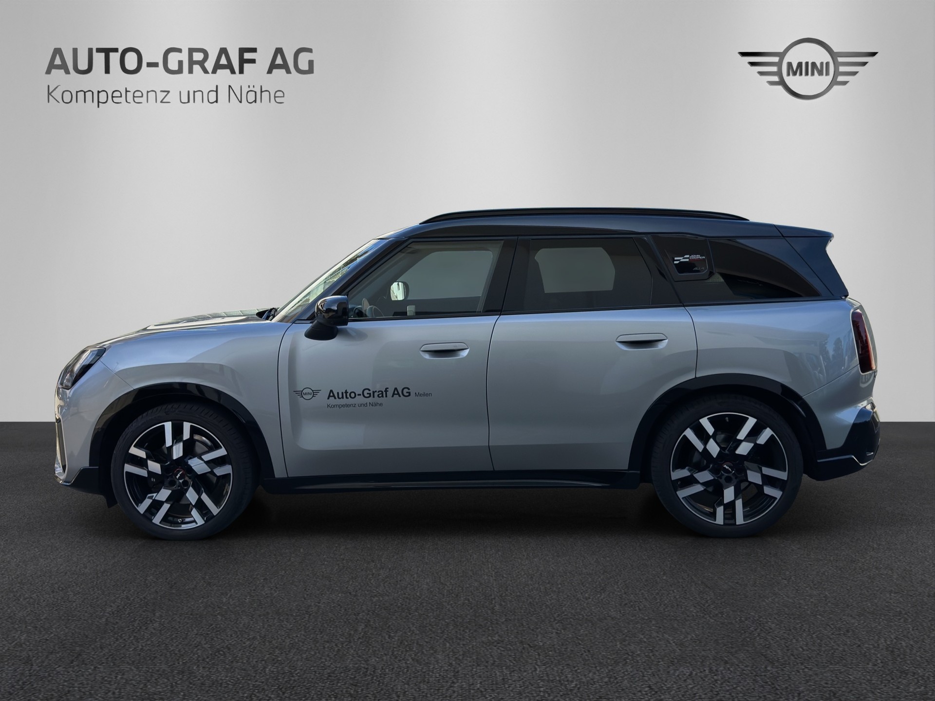 MINI Countryman SE ALL 4-showroom-element-1