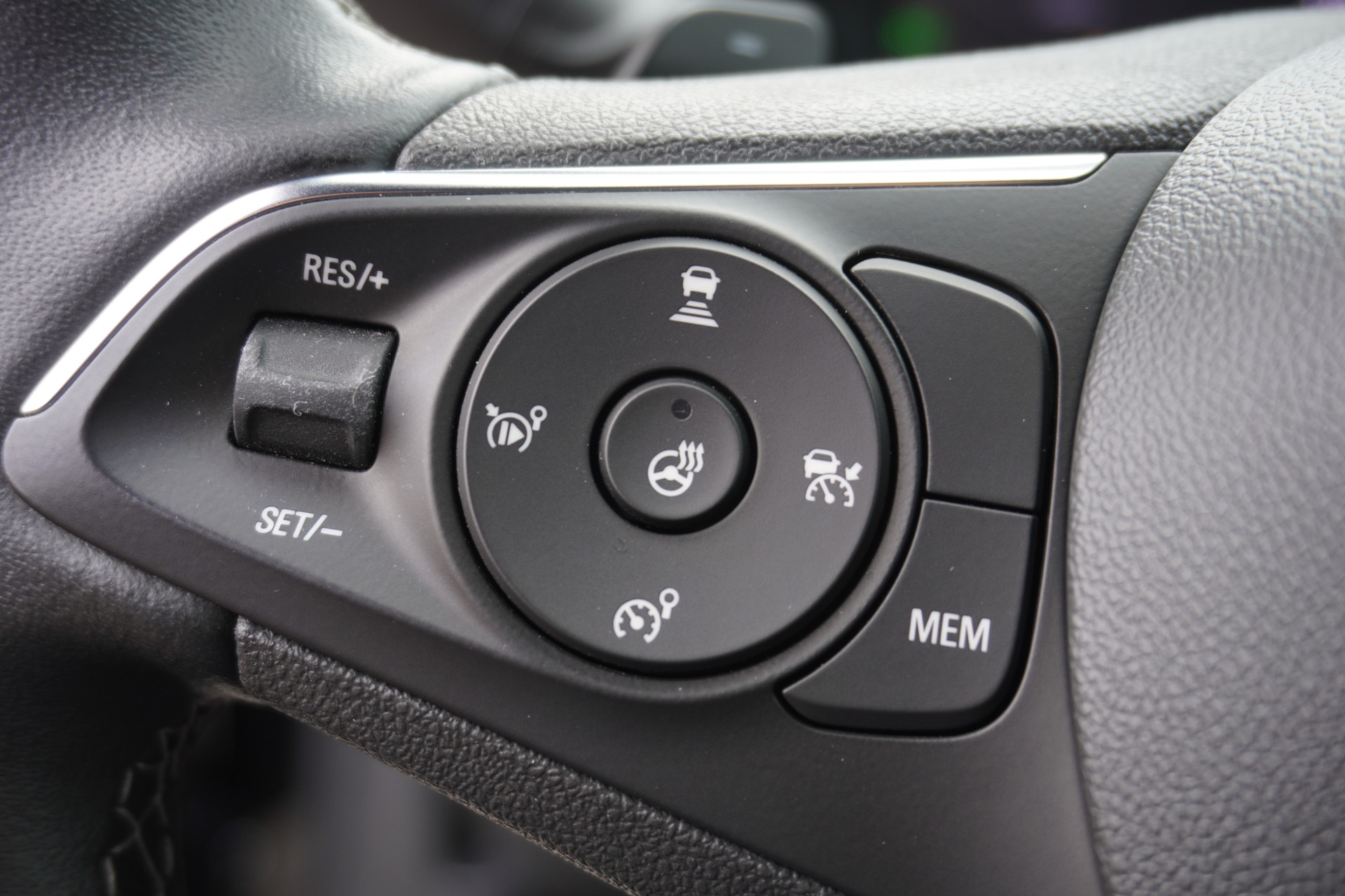 OPEL Mokka 1.2 Direct Injection Turbo Ultimate Aut.-image-29