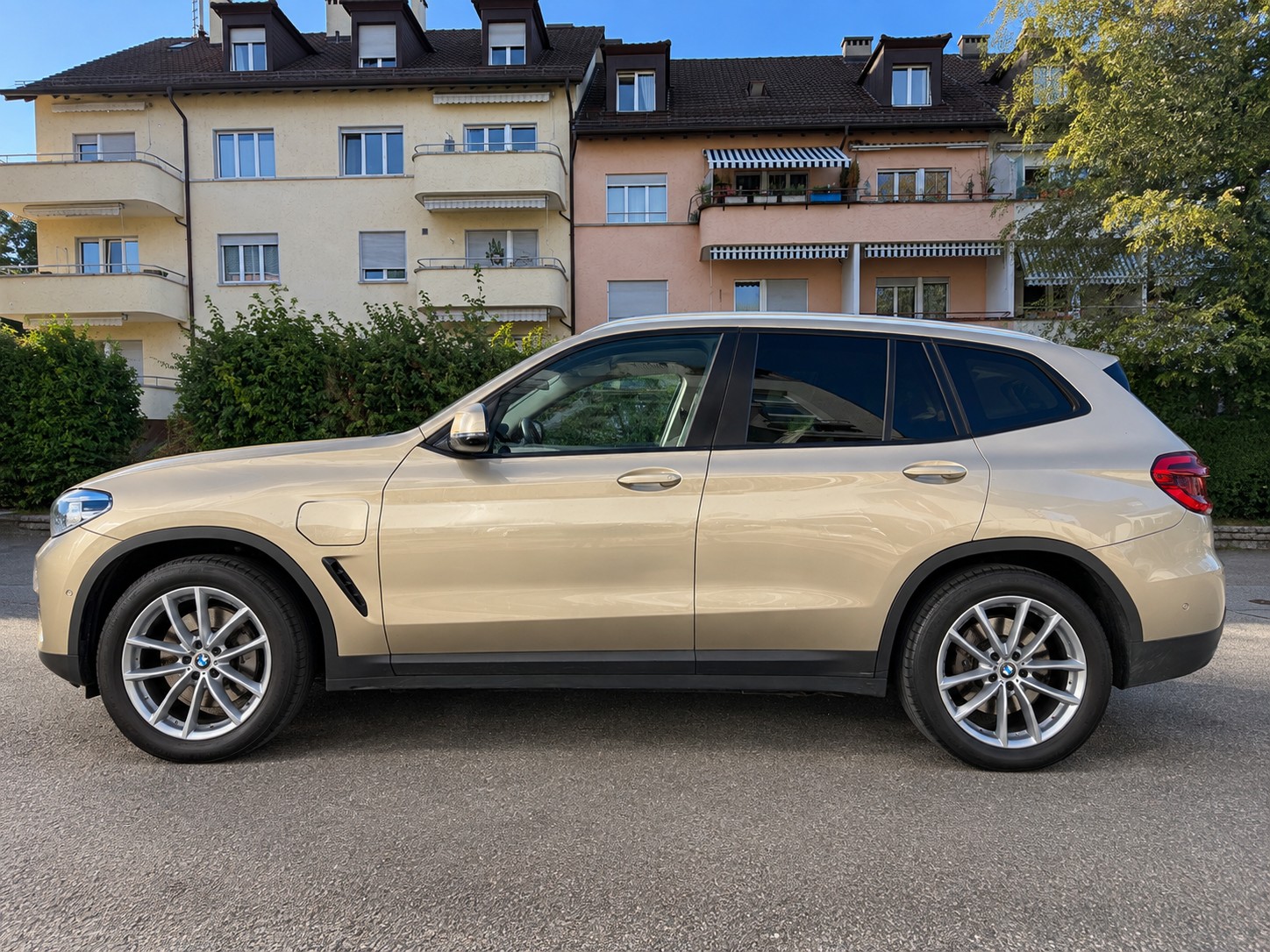 BMW X3 xDrive 30e-showroom-element-2