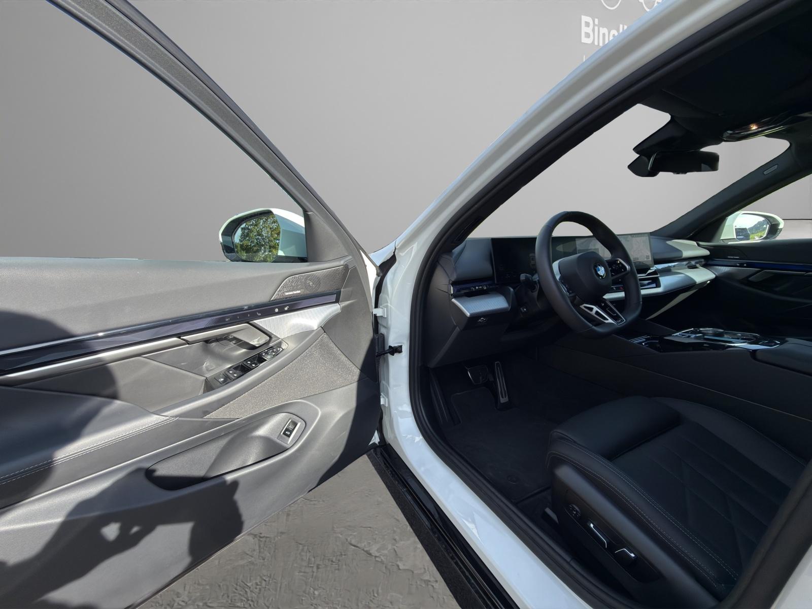 BMW 5er Reihe G61 Touring 520d xDrive-showroom-element-3