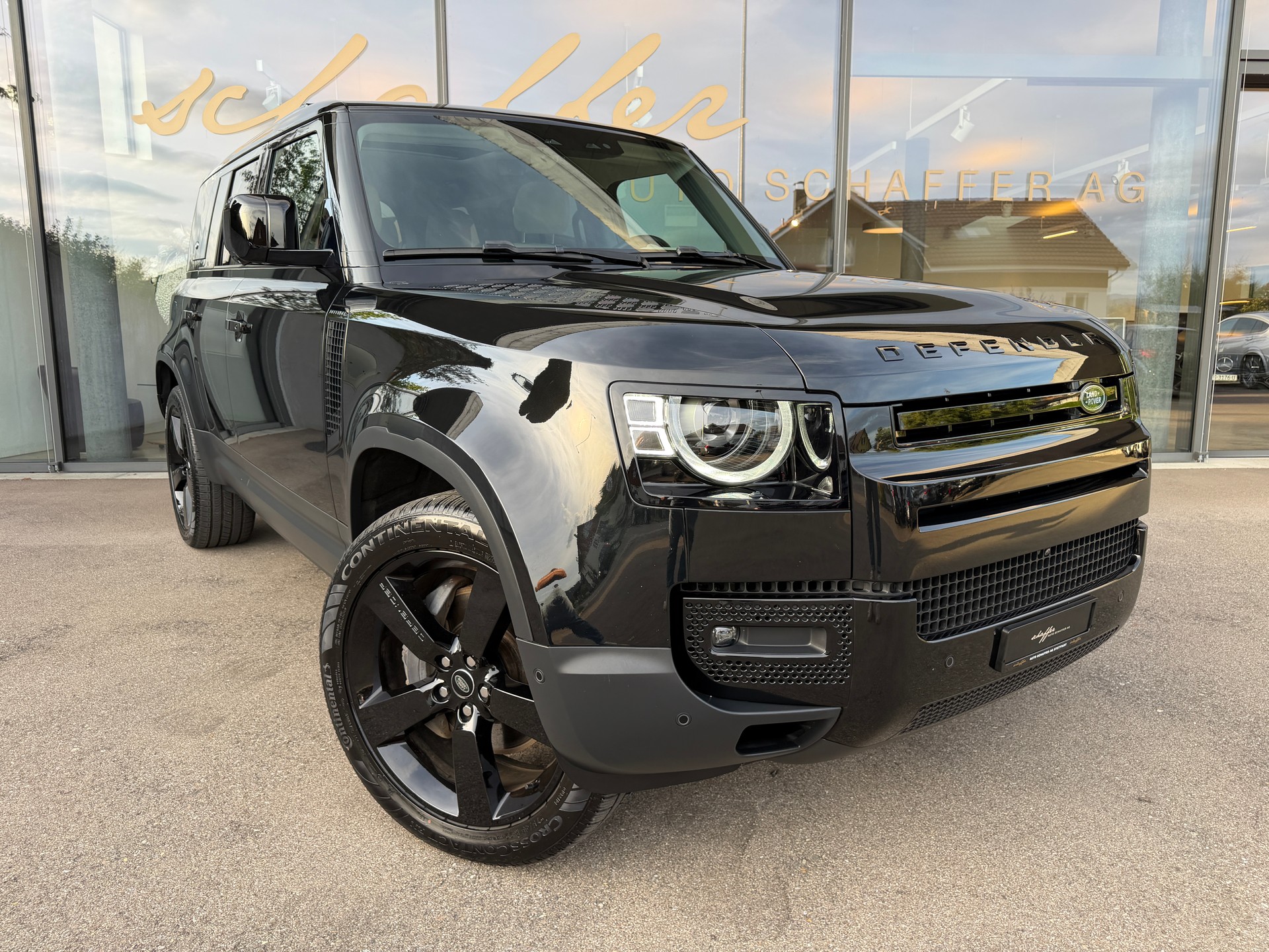 LAND ROVER Defender 110 3.0 D I6 250 SE AWD AT8-showroom-element-3