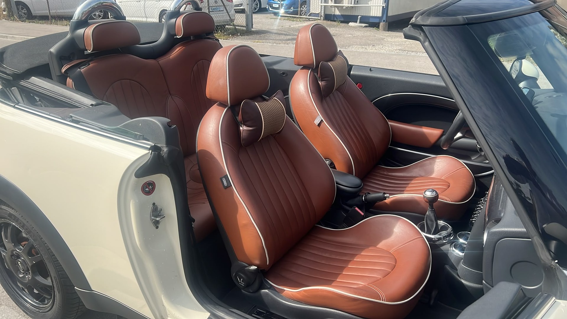 MINI Cooper Cabriolet-image-15