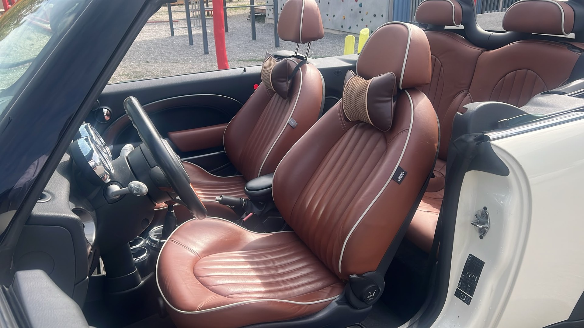 MINI Cooper Cabriolet-image-12