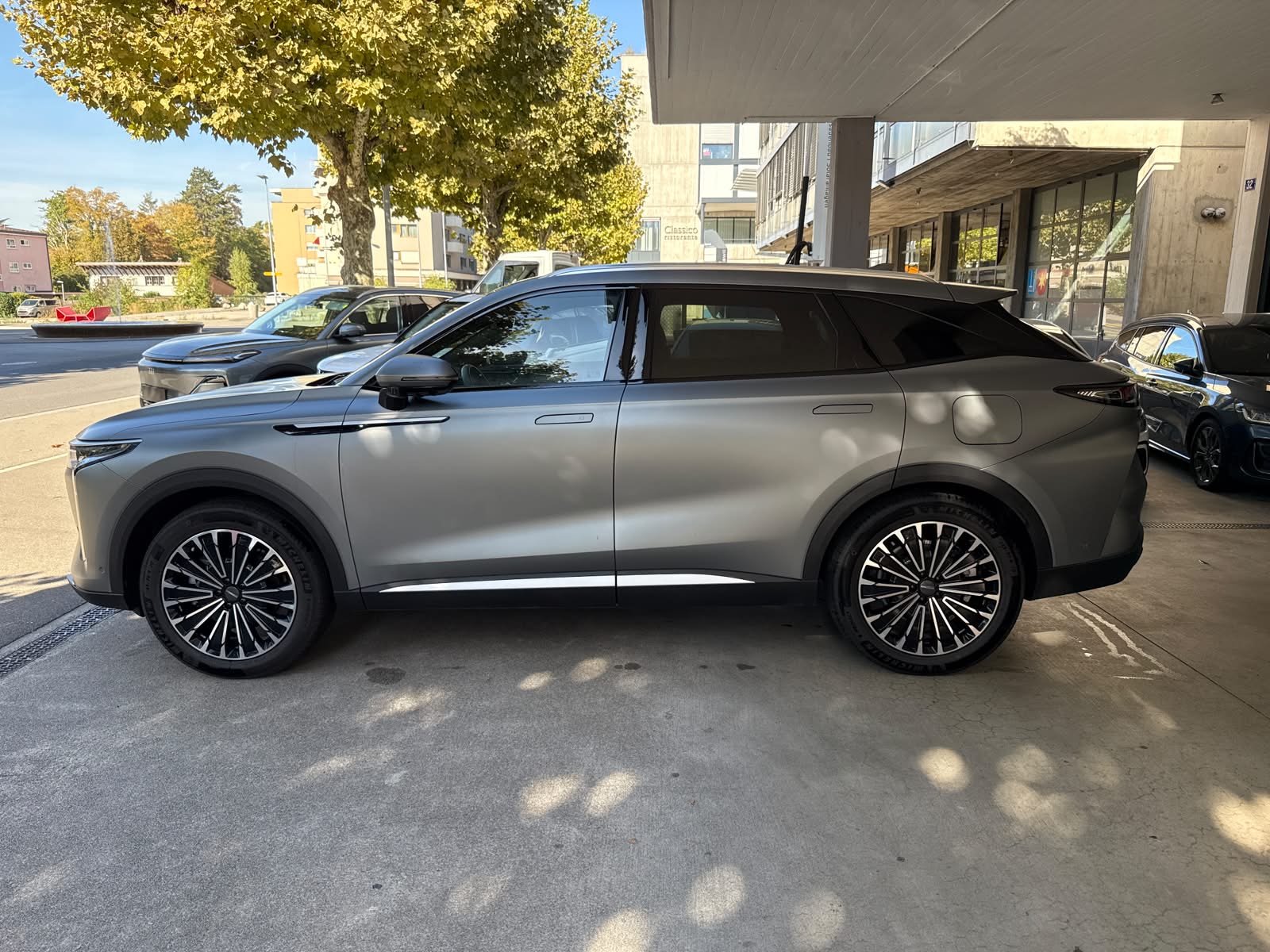 OMODA 9 SHS-P AWD Premium-showroom-element-1
