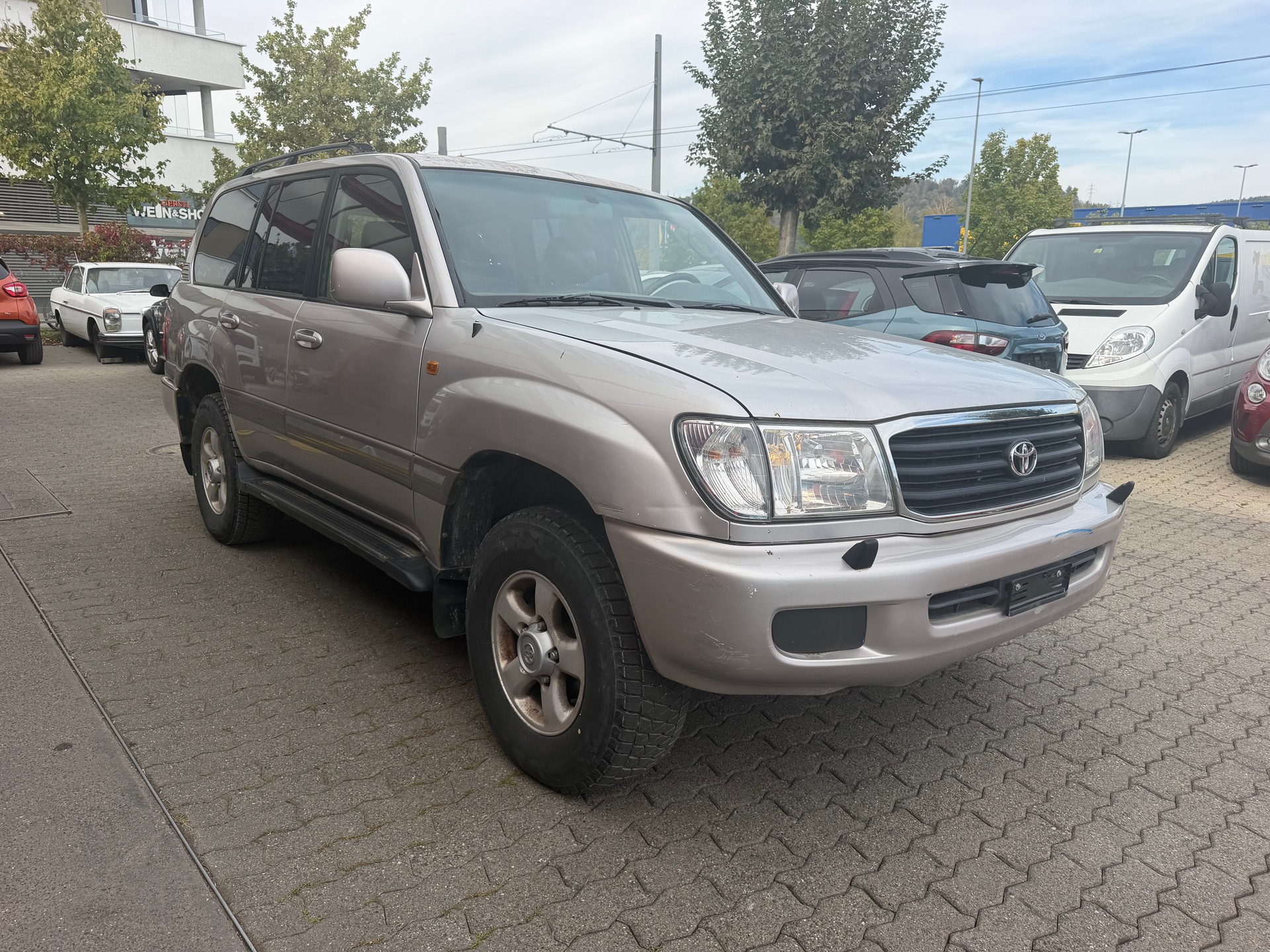 TOYOTA Land Cruiser 500 4.2TD S.Saloon-showroom-element-1